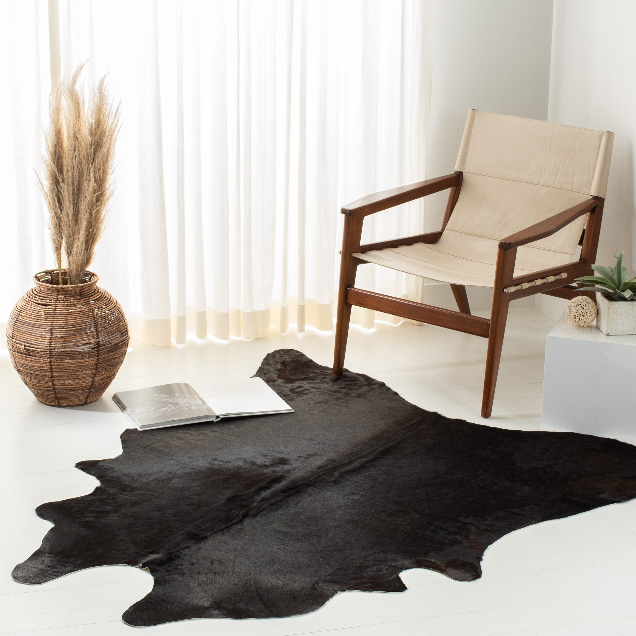 Cowhide 5 x 6 (ft) Loomed Cowhide Black/Brown Rectangular Indoor Animal print Professionally Clean Only Area rug