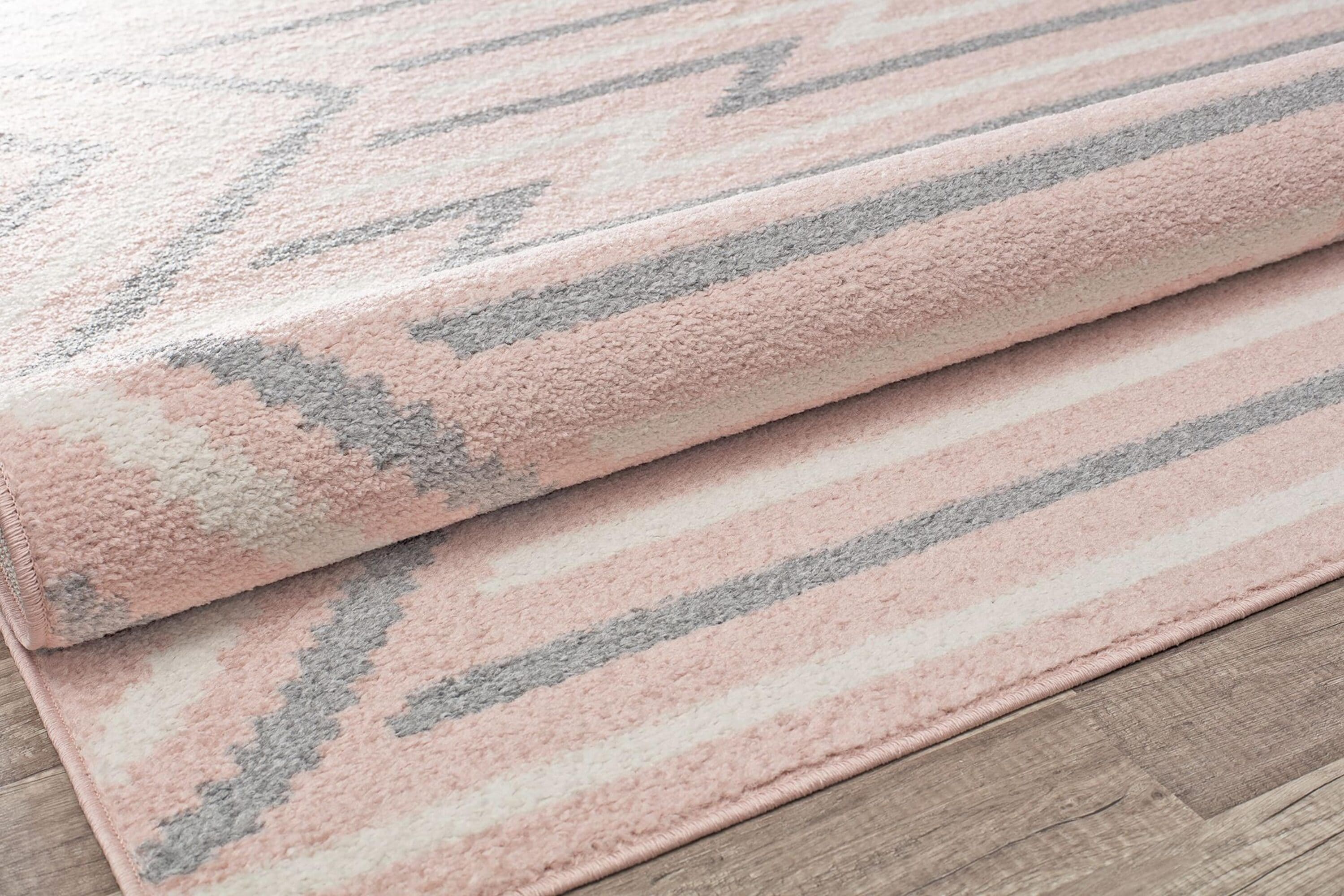 6' x 9' Gray and Pink Geometric Synthetic Area Rug