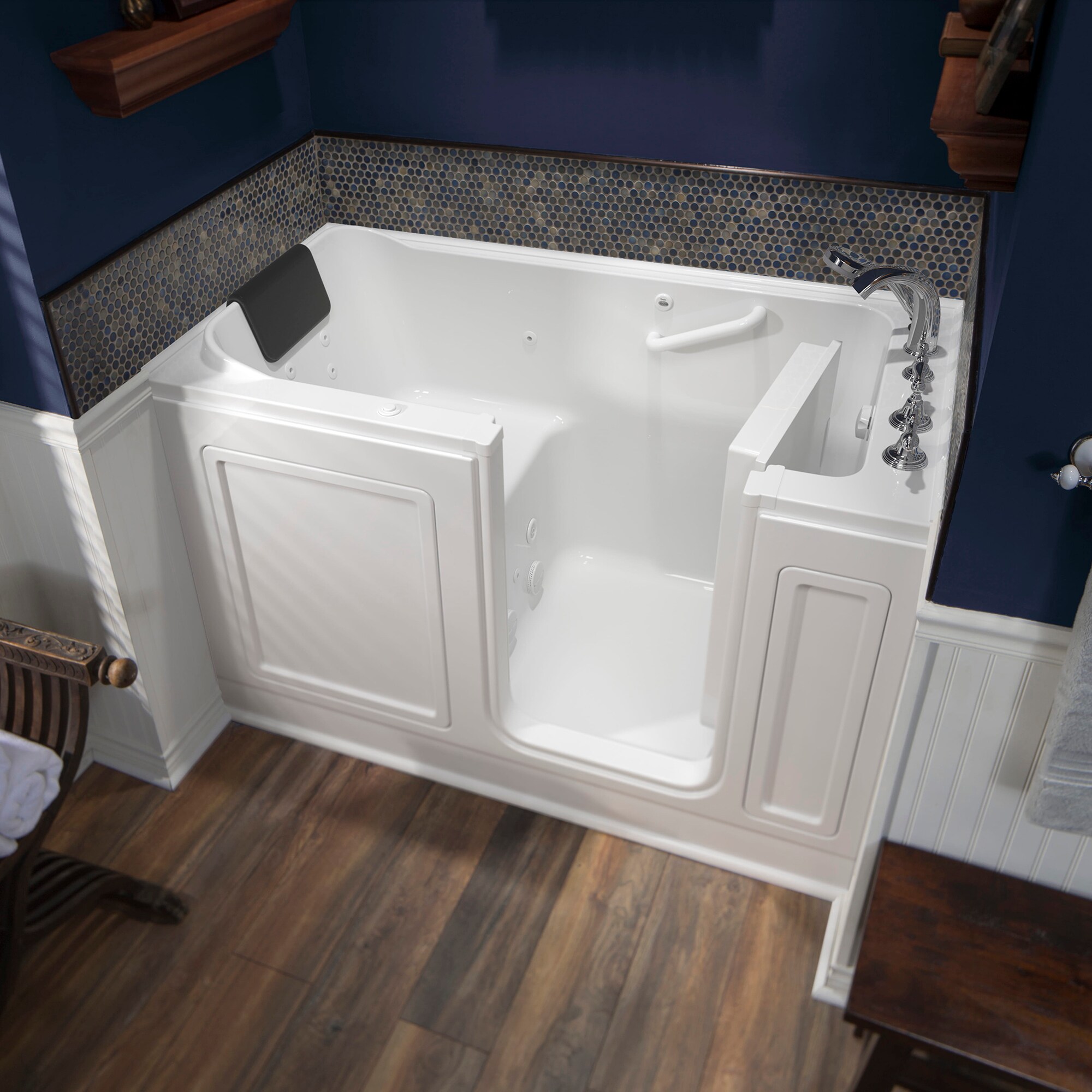 American Standard Walk-in Bathtubs & Whirlpool Tubs at Lowes.com