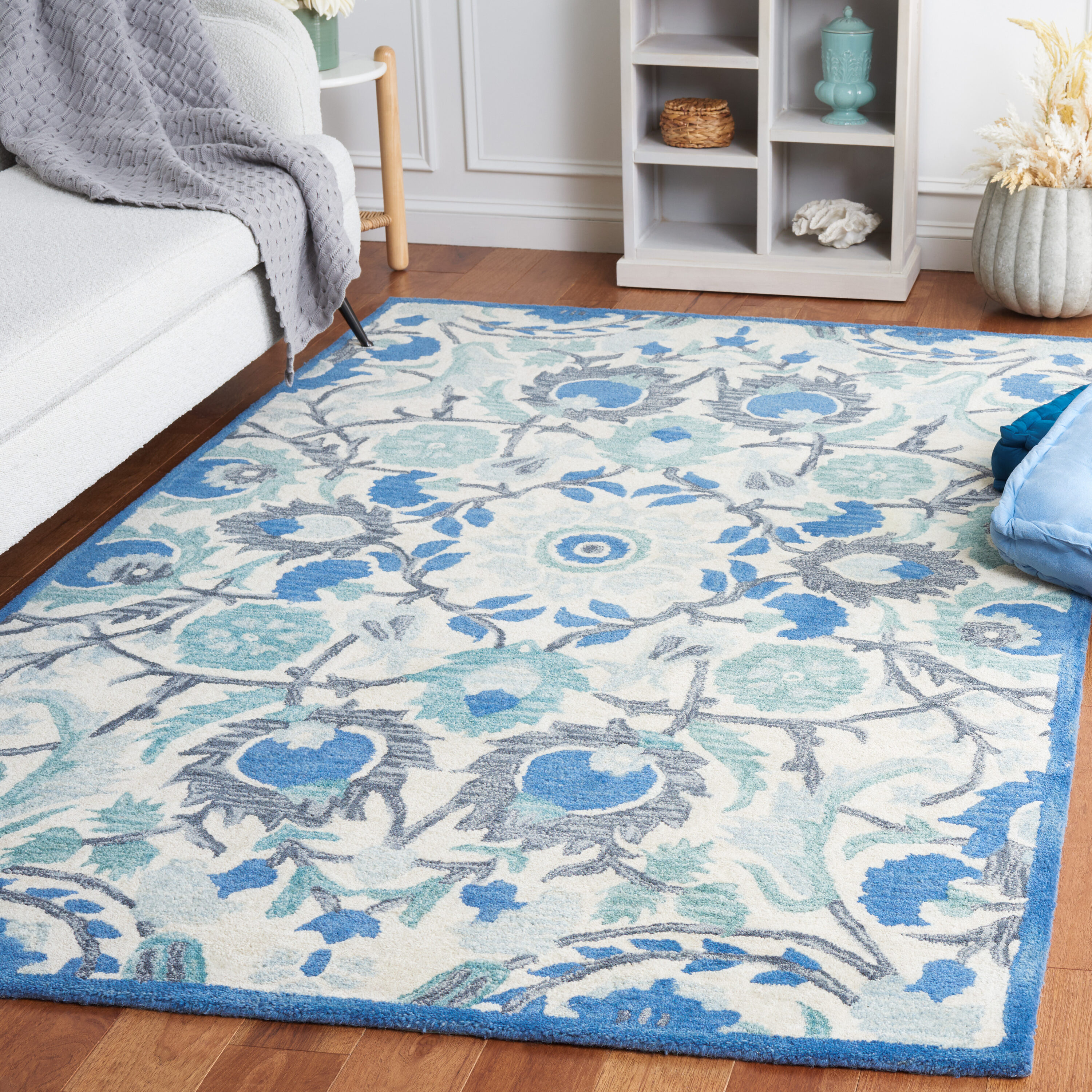  Antiquity 59 Ivory/Blue Traditional 4ft x 6ft Small Rectangle Rug