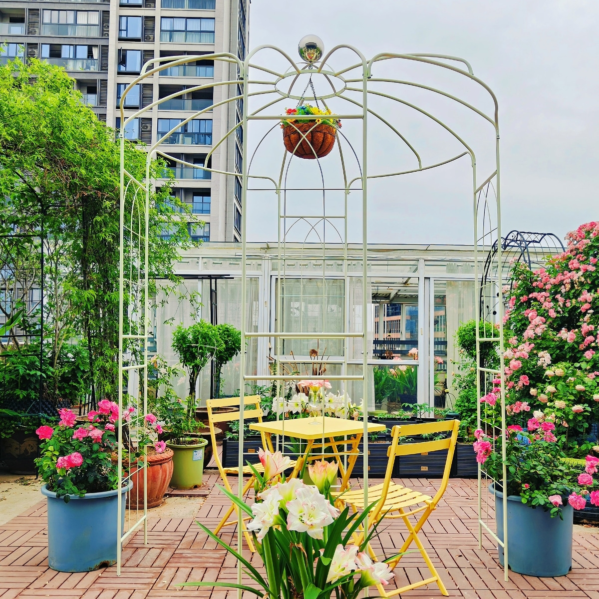 Loheer 81.3-in W x 114.2-in H Cream White Metal Garden Arch Birdcage Shape Gazebo
