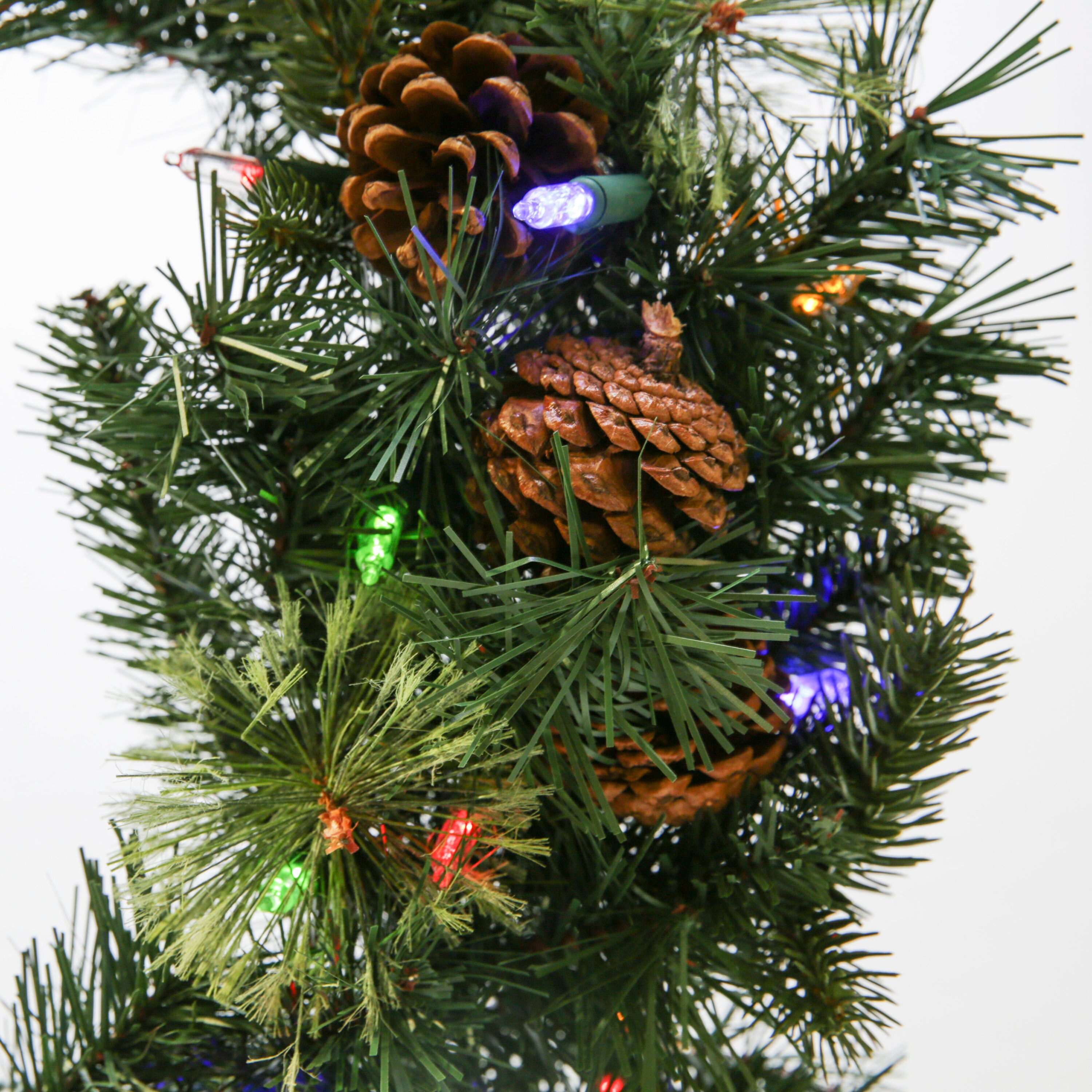 GE 19005LO Artificial-Christmas-Wreaths - View #5