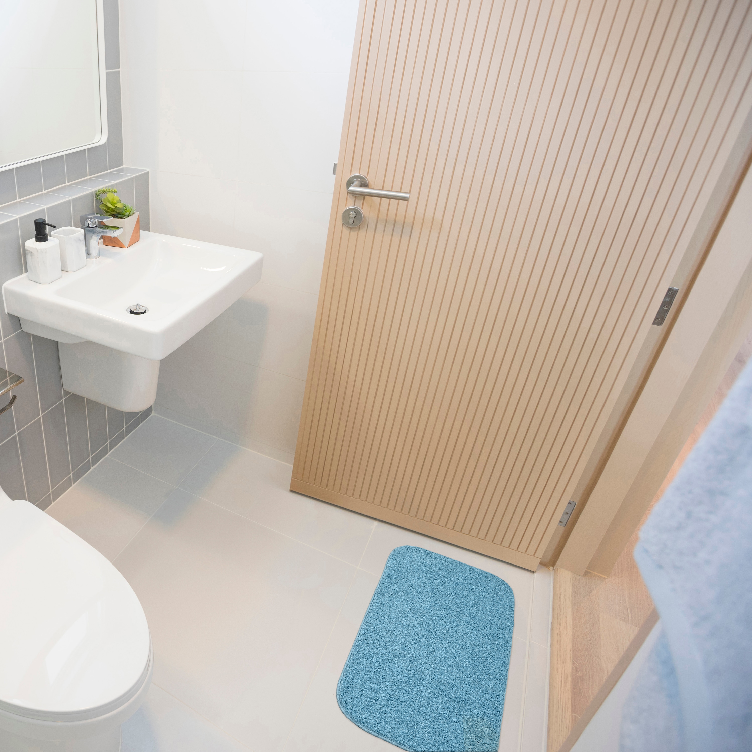 Garland Rug BA360W020034510 Gramercy 20-in x 34-in Basin Blue Polypropylene Bath rug
