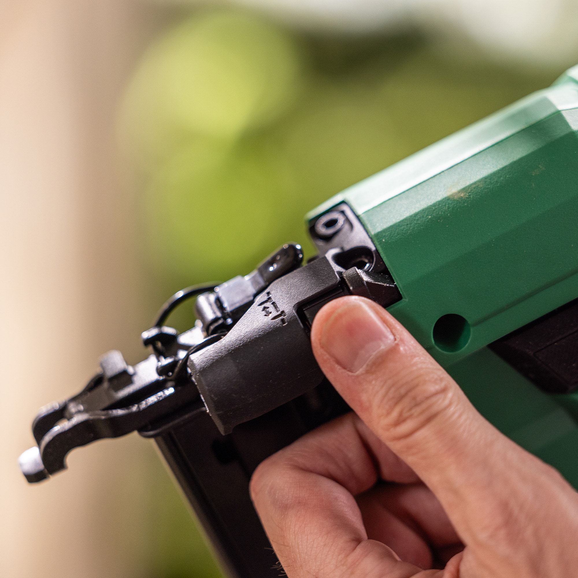 Metabo HPT N1804DBM Pneumatic-Staplers - View #13