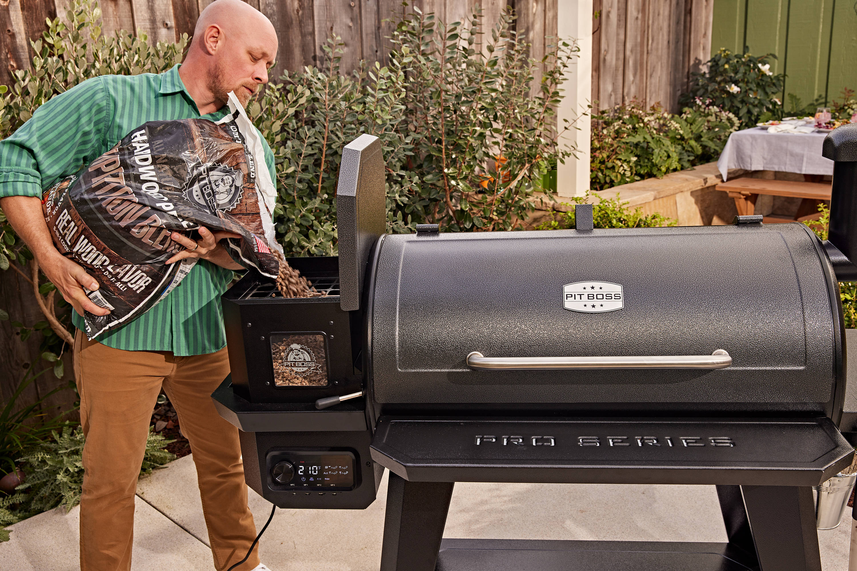 Pit Boss Pro Series 850-Sq in. Pellet Grill with Pit Boss Grill Cover &  Grilling Accessories