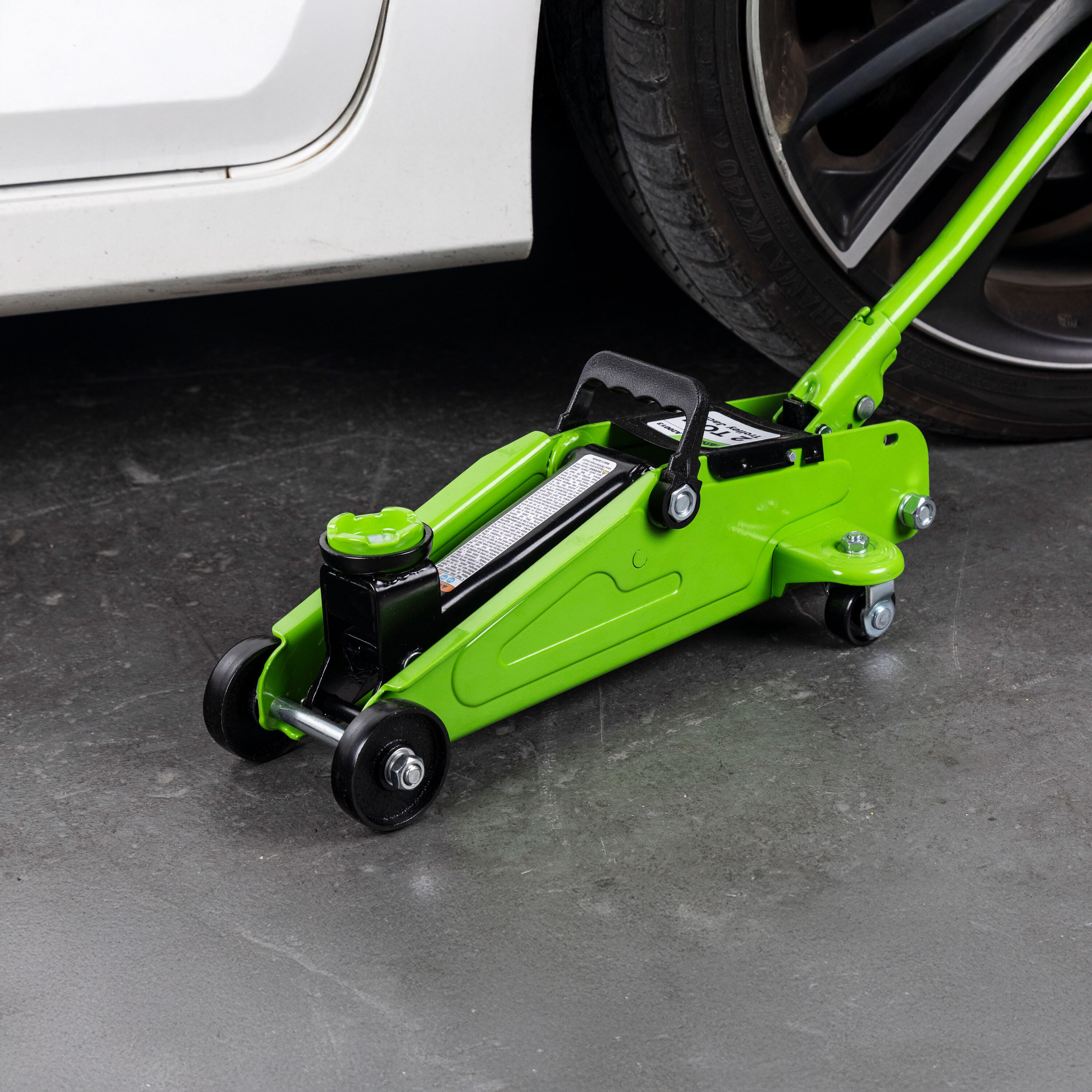 Arcan Green 2-Ton Steel Hydraulic Trolley jack in the Jacks