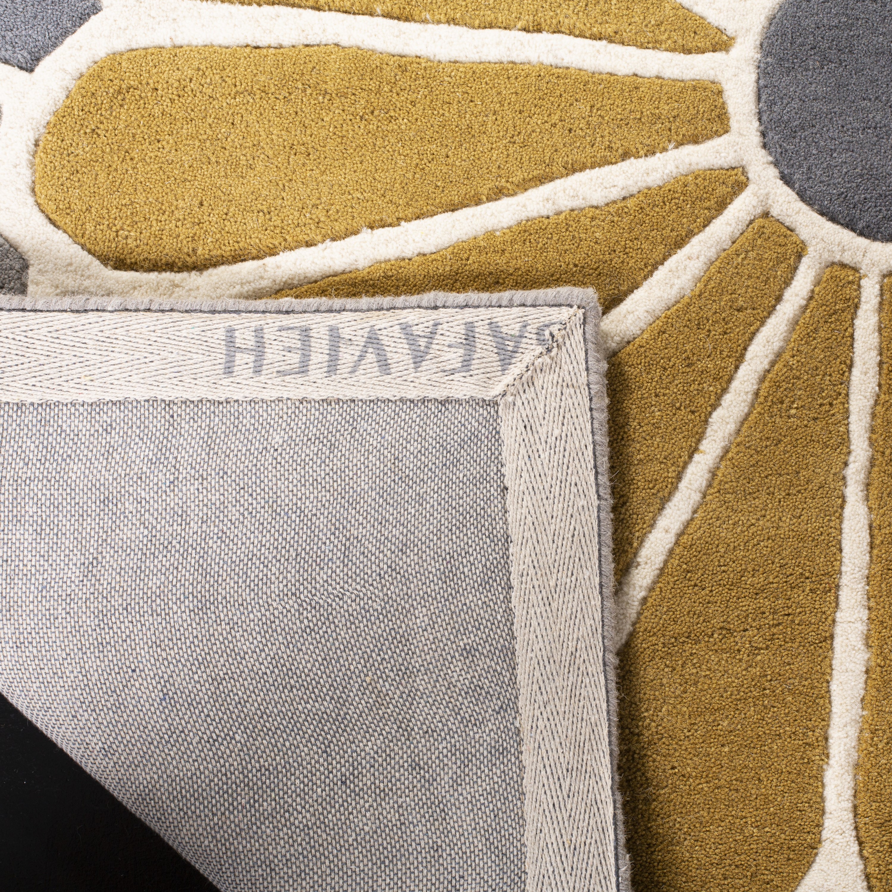 Safavieh SOH705A-9 rugs - View #4