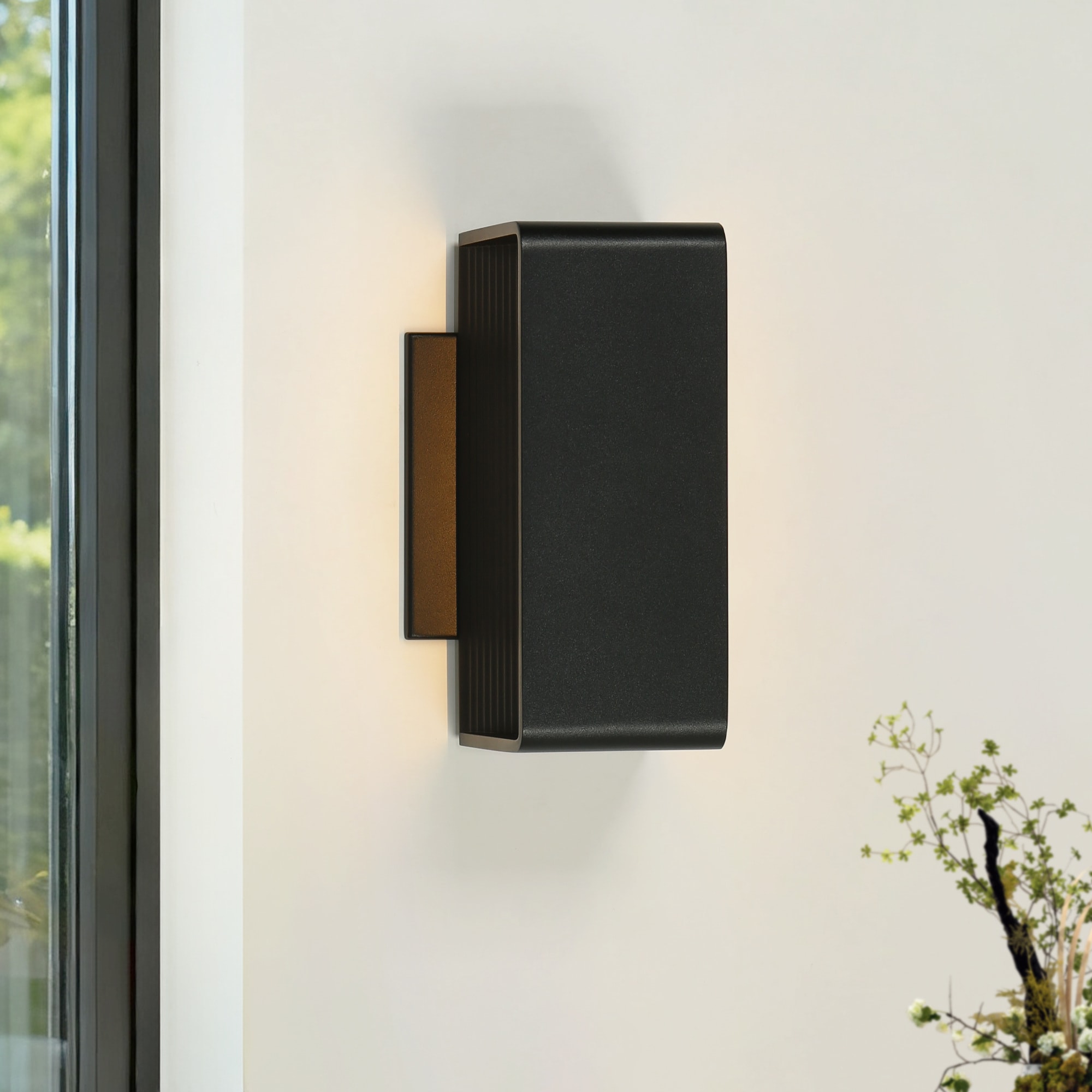 Uolfin - 7.9-in W 1 -Light Black Hardwired Damp rated LED Wall Sconce