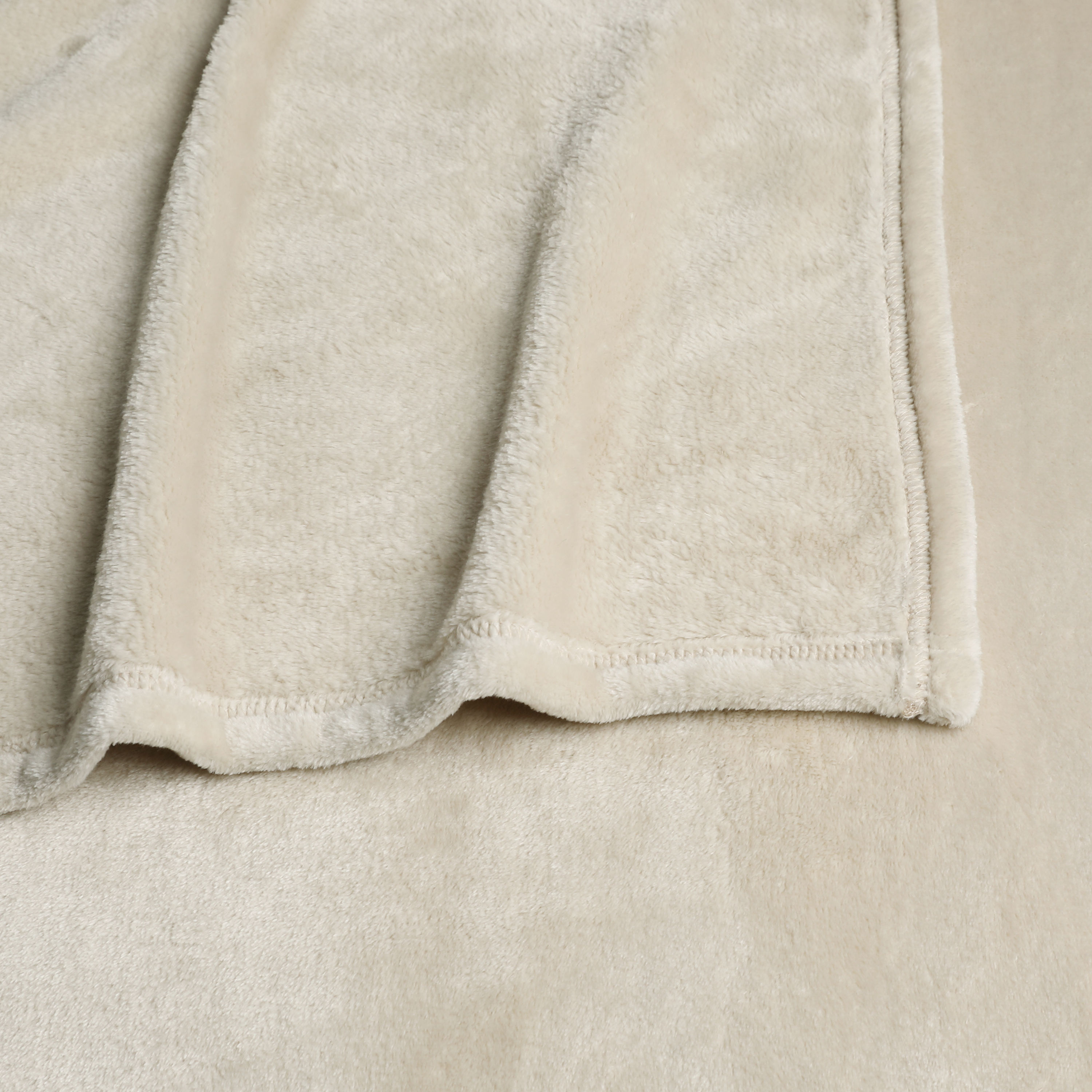 Sutton Home ANTIM-VELTH-CAS Blankets-And-Throws - View #3