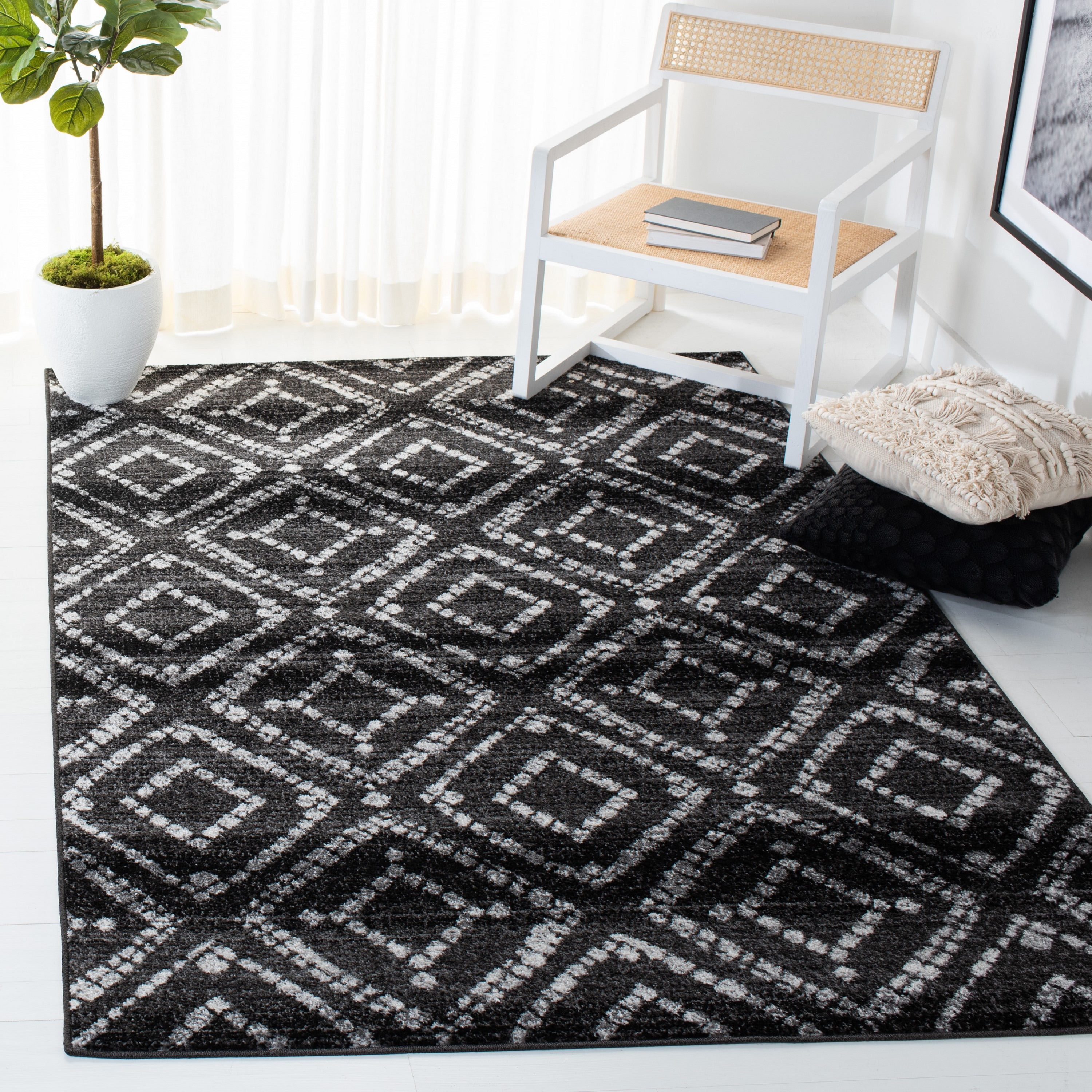 Safavieh ADR131A-4 Adirondack Avi 4 x 6 (ft) Loomed Polypropylene Black/Ivory Rectangular Indoor Geometric Bohemian/Eclectic Area rug