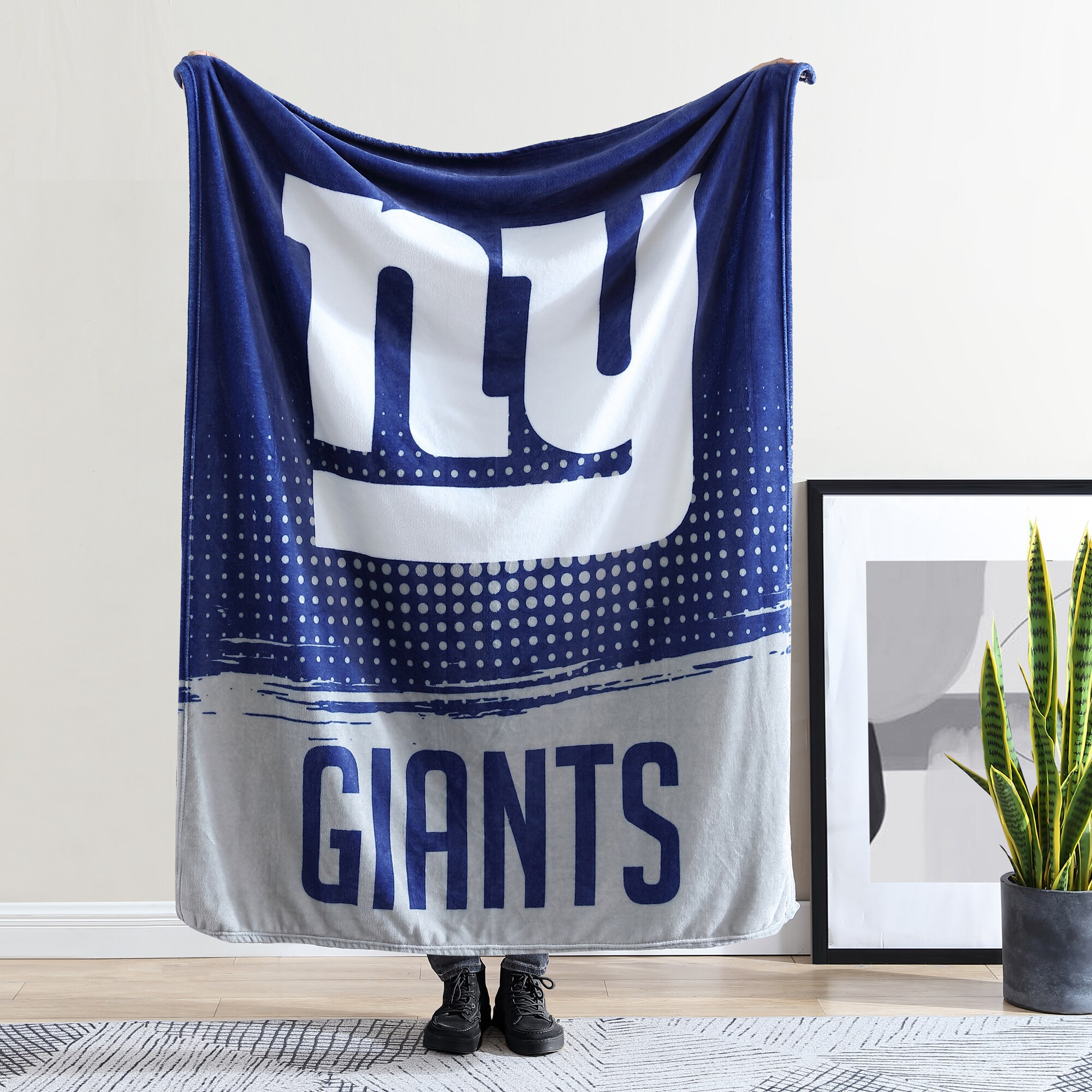 Cathay Sports New York Giants Dark Blue/Silver 50-in x 60-in Throw in the  Blankets & Throws department at