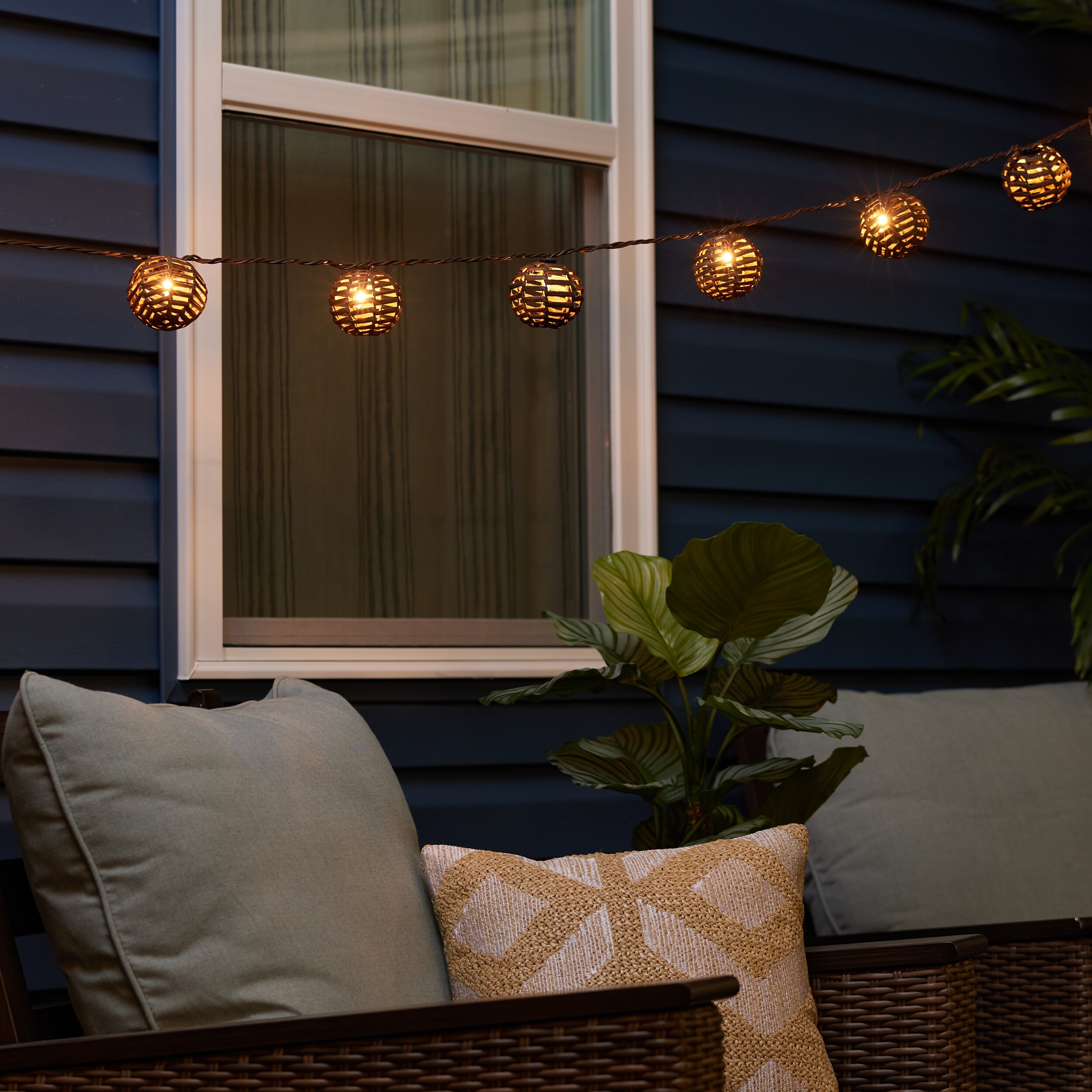 Harbor Breeze 8.8-ft Plug-in Wicker Indoor/Outdoor String Light with 10  White-Light Incandescent Mini Bulbs in the String Lights department at