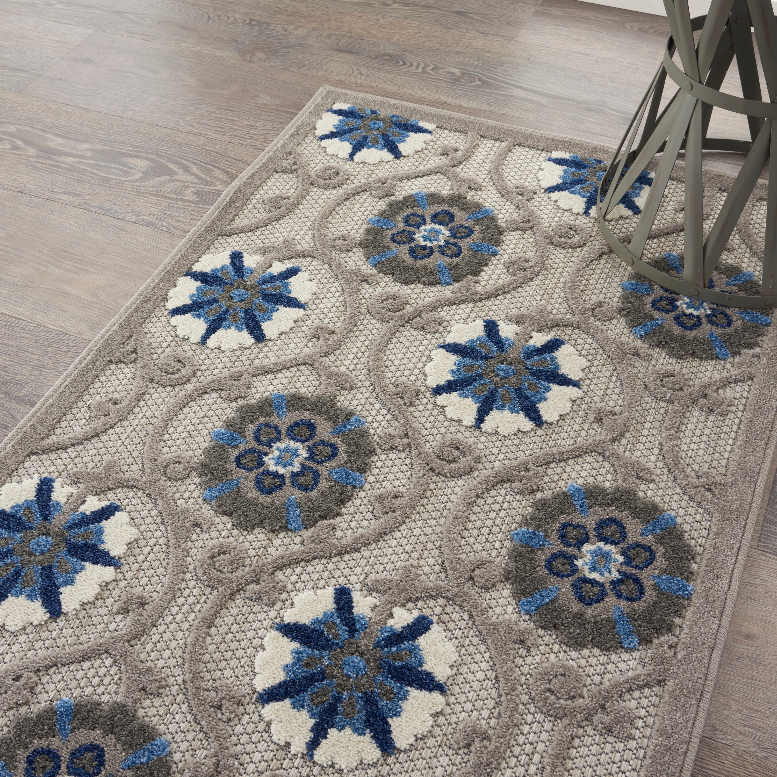 Aloha Floral Bloom Grey/Blue Synthetic 2'8" x 4' Indoor/Outdoor Rug