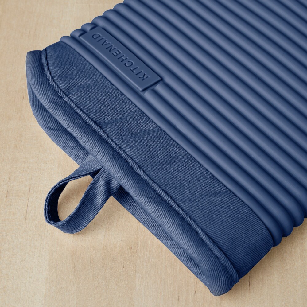 New! This is the @kitchenaid_ca oven mitt set in 2 colours - 4-pieces  $26.99