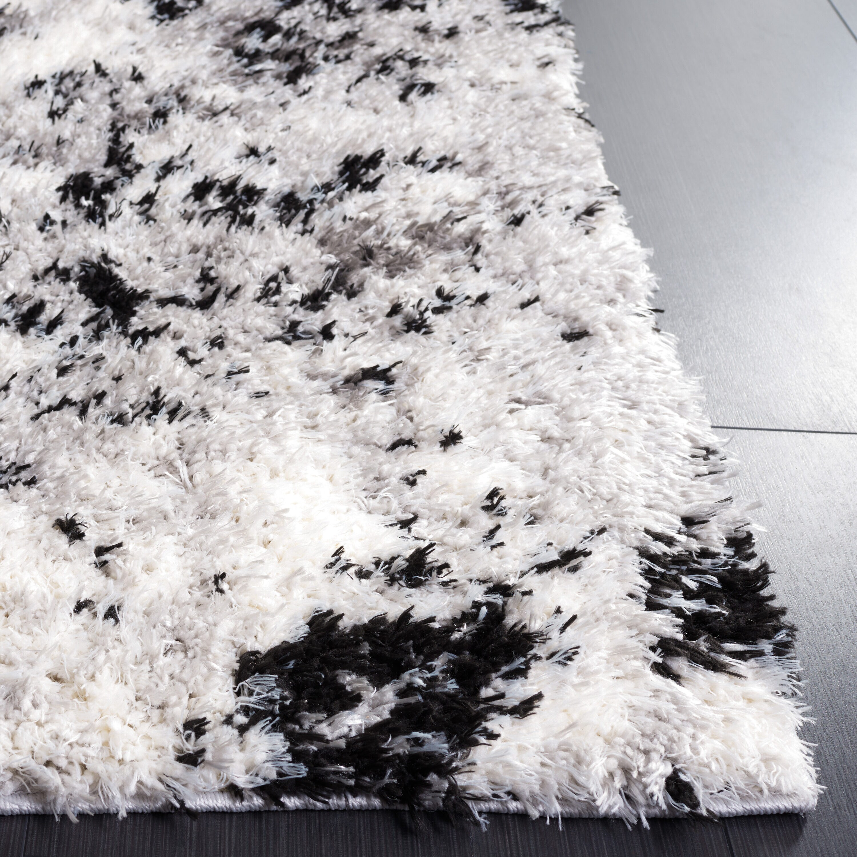 Lindsay 5'3" x 7'6" Grey/Black Ivory Abstract Shag Rug