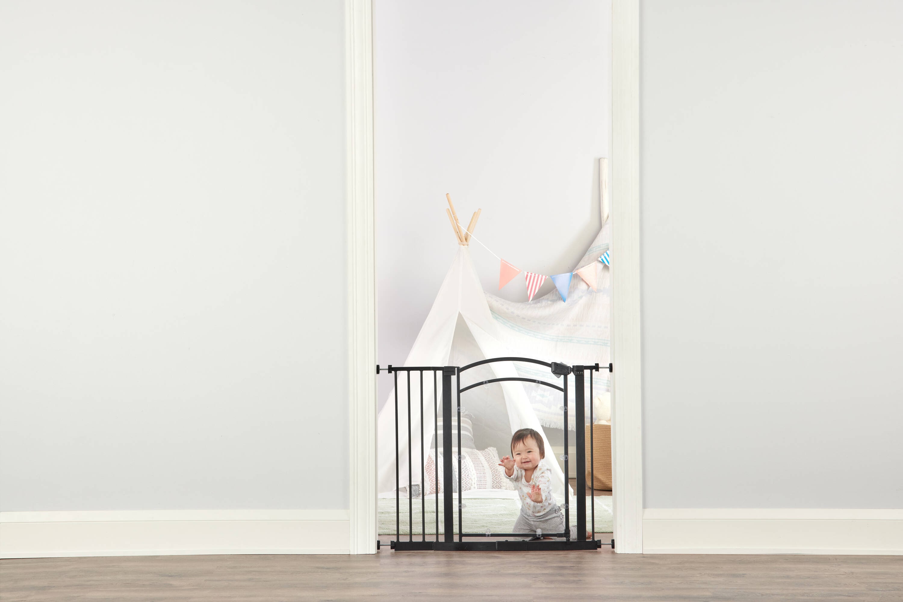 Regalo 0340 B DS In Sight 37-Inches x 30-Inches Pressure/Hardware Mounted Black Metal Safety Gate