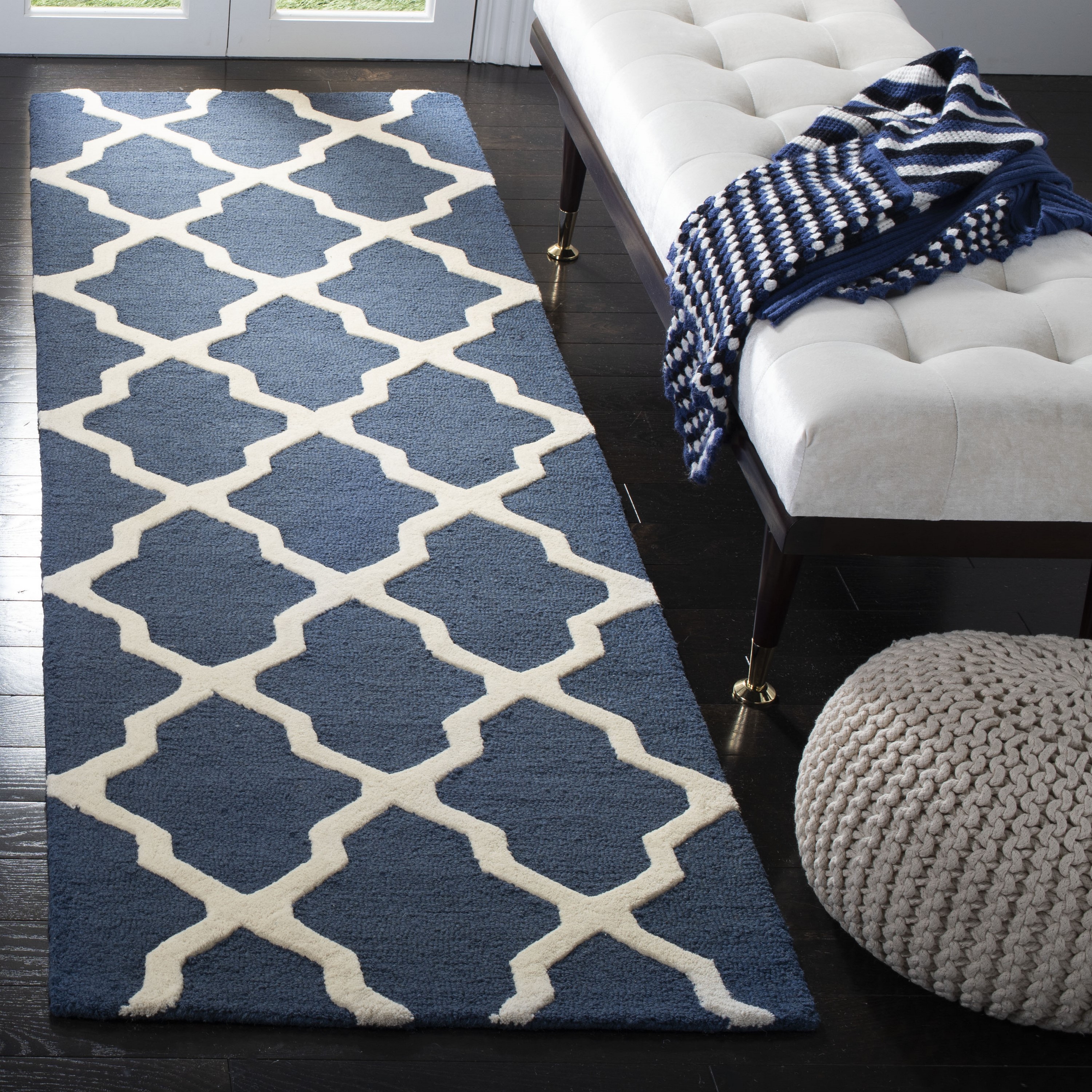 Safavieh CAM121G-26 Cambridge Mosaics 3 x 6 (ft) Tufted Wool Navy Blue/Ivory Rectangular Indoor Trellis Runner rug
