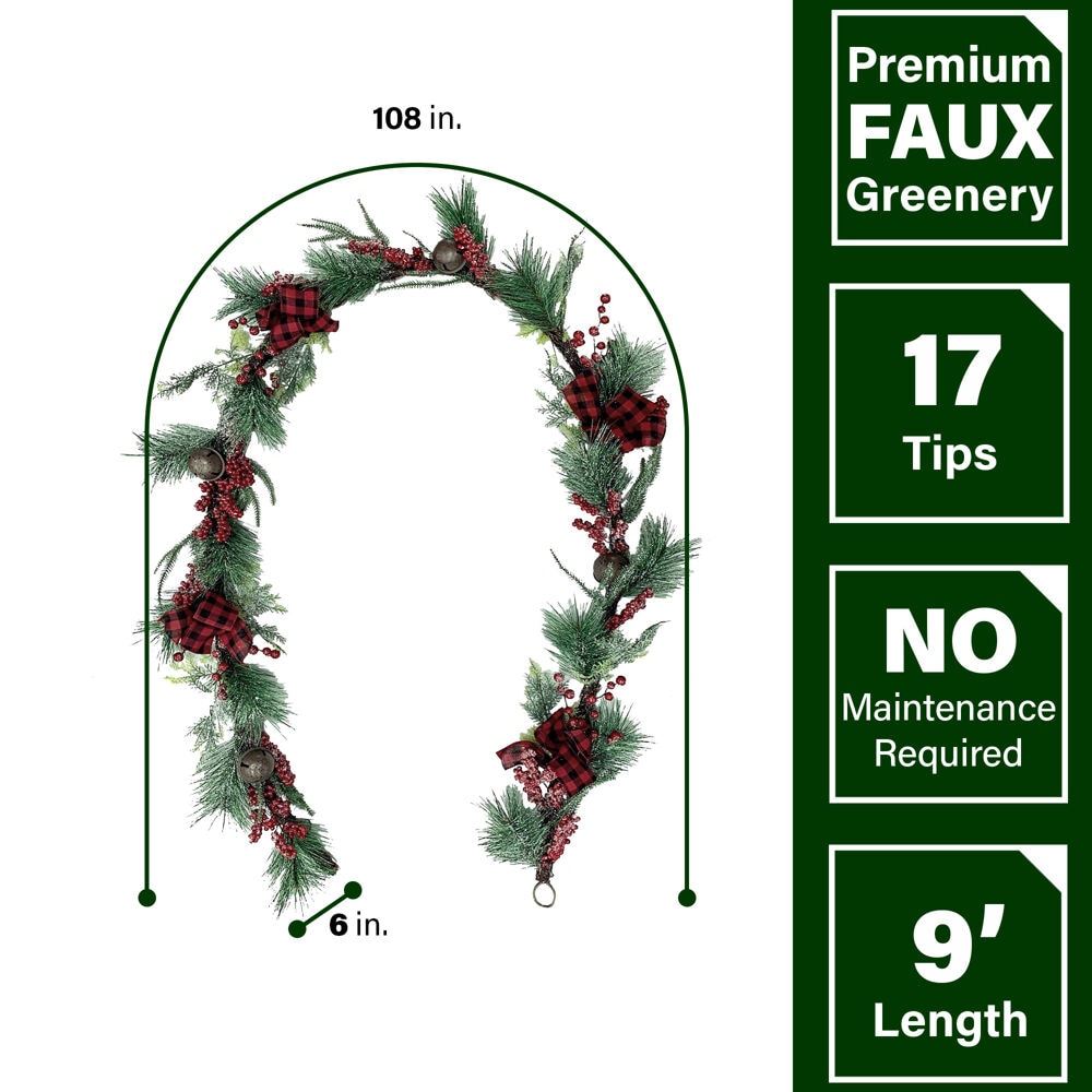 20-Inch Green Faux Boxwood Christmas Wreath with Red Berries