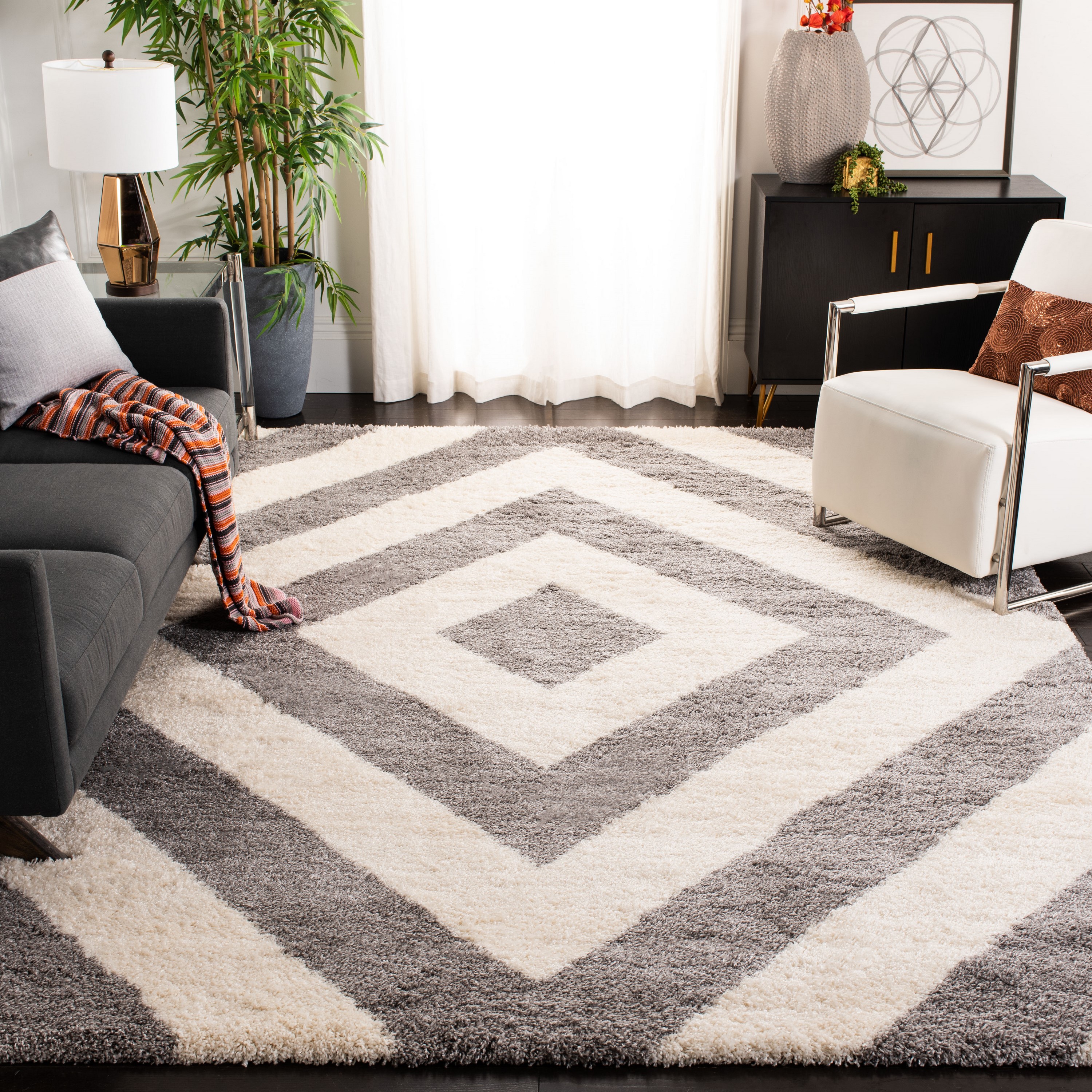 Safavieh PTS217A-4 Portofino Shag 4 x 6 (ft) Loomed Polypropylene Ivory/Gray Rectangular Indoor Geometric Mid-Century Modern Area rug