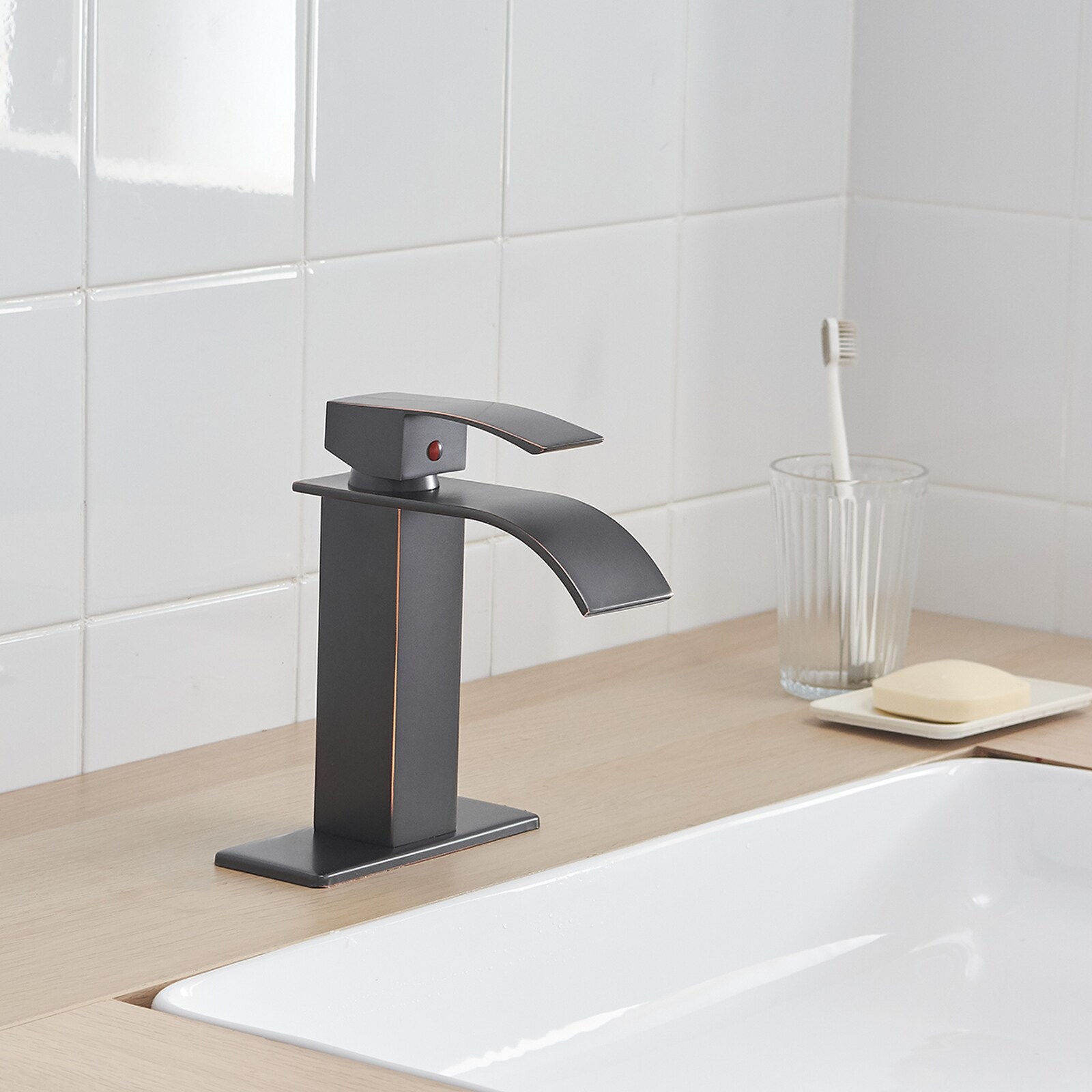 Clihome RCH-BAF6114 Oil Rubbed Bronze Single hole 1-handle Low-arc Commercial/Residential Handle Bathroom Sink Faucet with Drain with Deck Plate