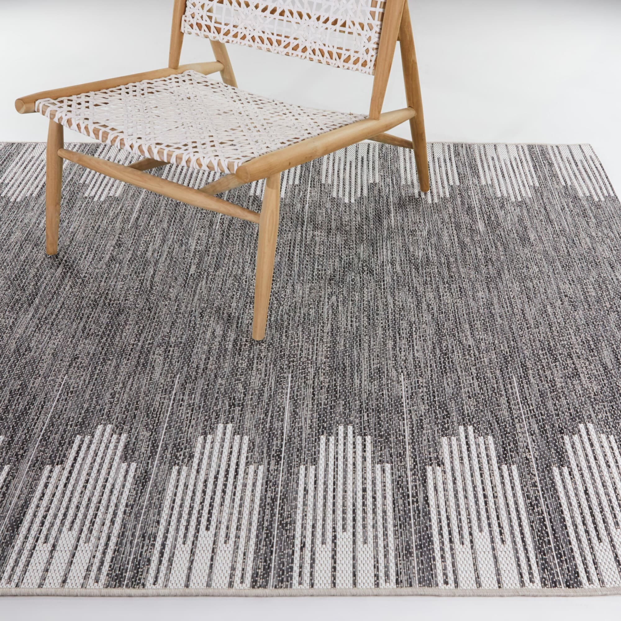 allen + roth 3106133 8 x 10 (ft) Flatweave Polypropylene Black Rectangular Indoor/Outdoor Stripe Mid-Century Modern Area rug