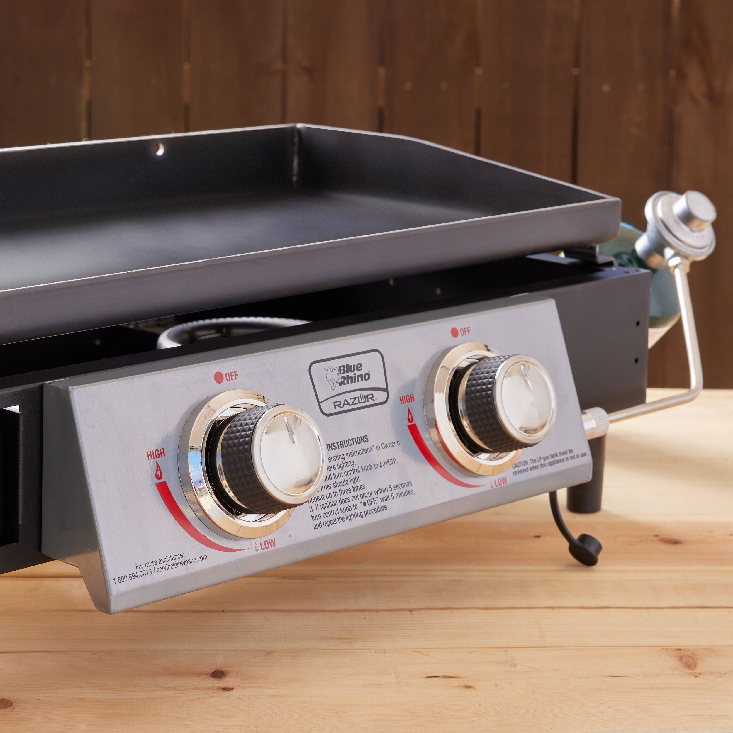 Blue Rhino Razor 2-Burner Liquid Propane Flat Top Grill in the Flat Top ...