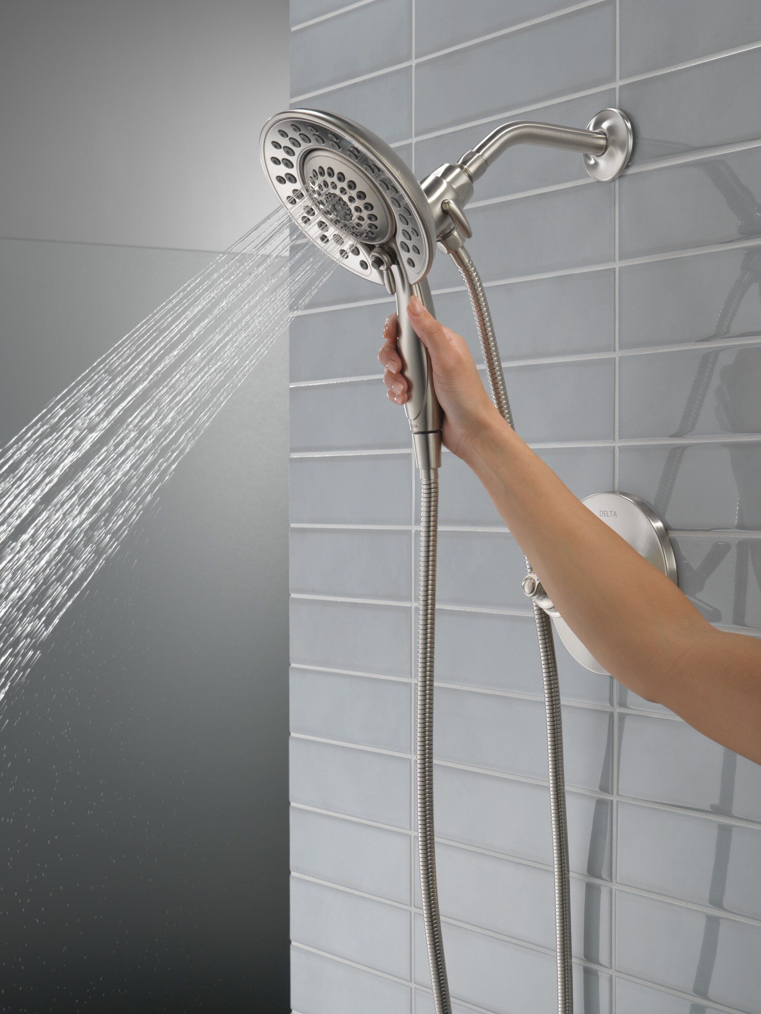 Delta Saylor Stainless 2-handle Multi-function Round Shower Faucet ...