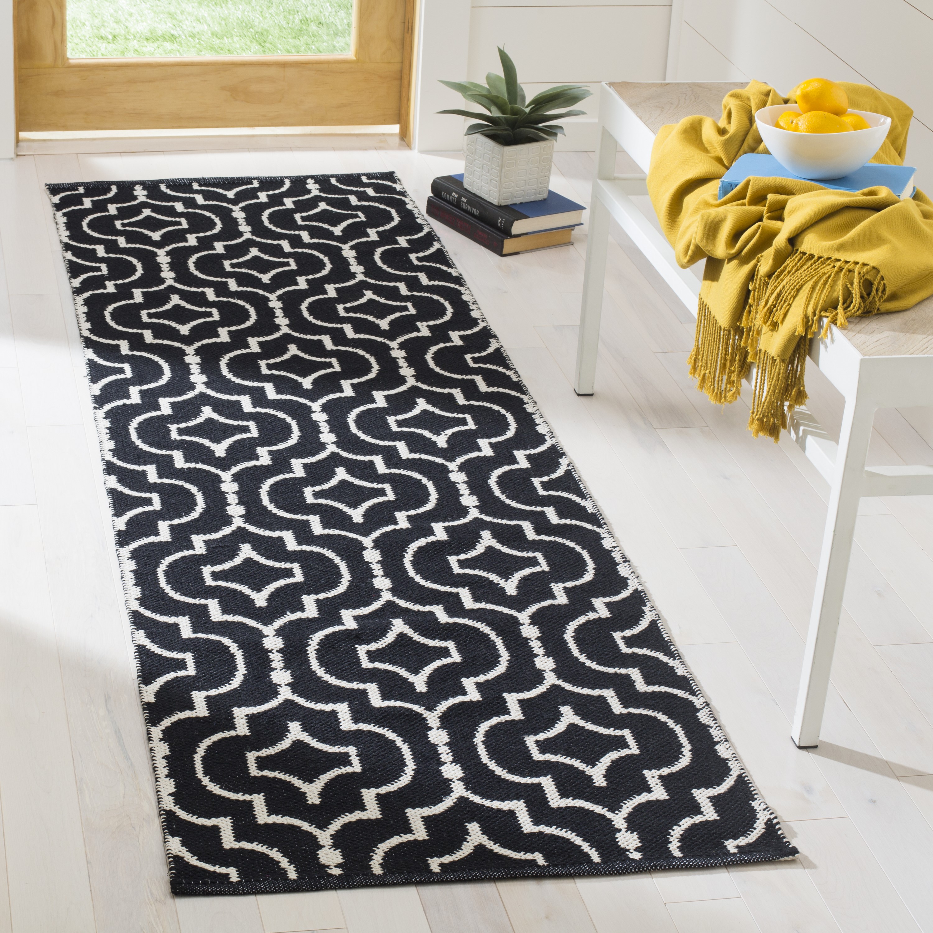Safavieh MTK722D-27 Montauk Depoe 2 x 7 (ft) Cotton Black/Ivory Rectangular Indoor Coastal Runner rug