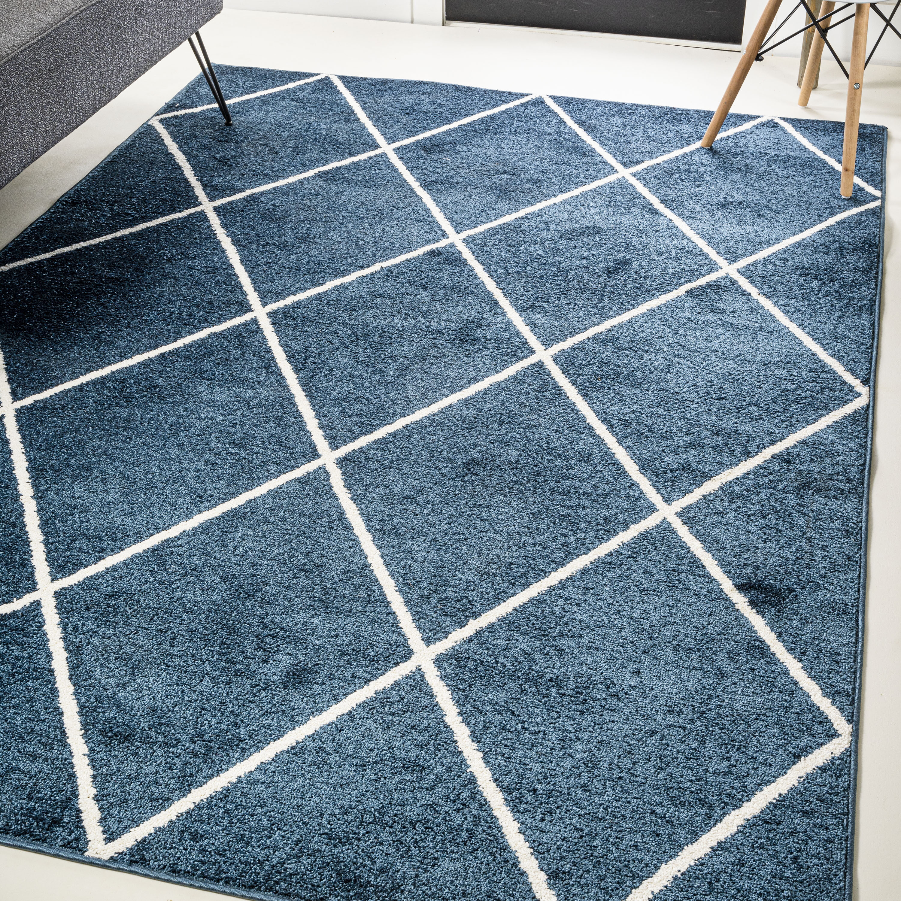 JONATHAN  Y SEU102H-5 SUPERSOFT Cole Minimalist Diamond 5 x 8 (ft) Loomed Polypropylene Navy/White Rectangular Indoor Geometric Mid-Century Modern Area rug