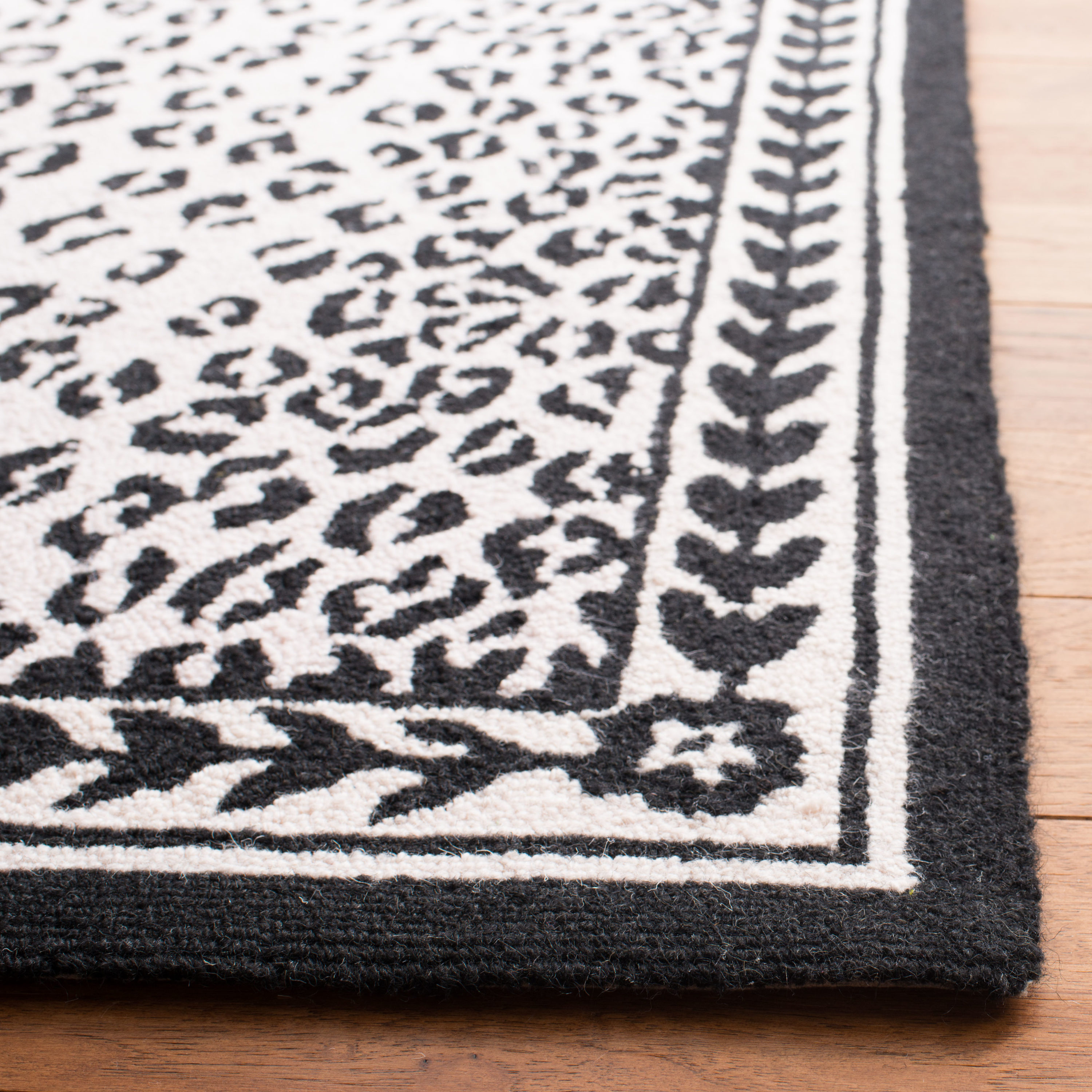 Safavieh HK15C-5OV rugs - View #2
