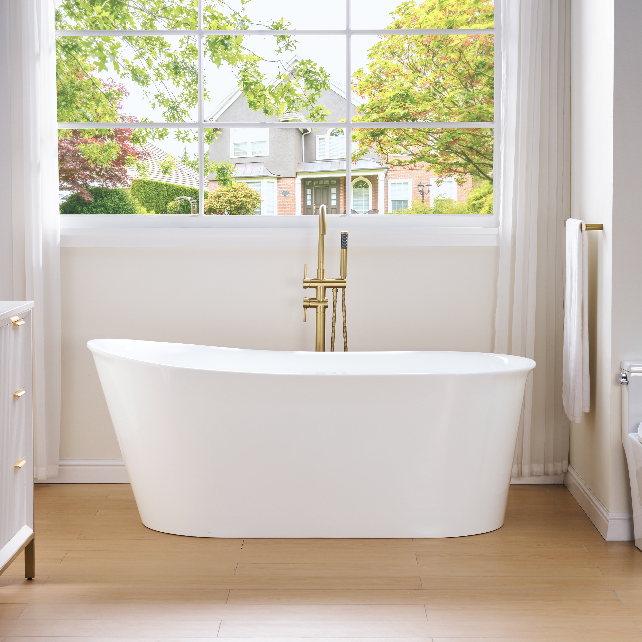 WELLFOR SILVA-Y615 Silva Freestanding Soaking Bathtub 67-in x 29-in White Acrylic Oval Freestanding Soaking Bathtub ( Left Drain )