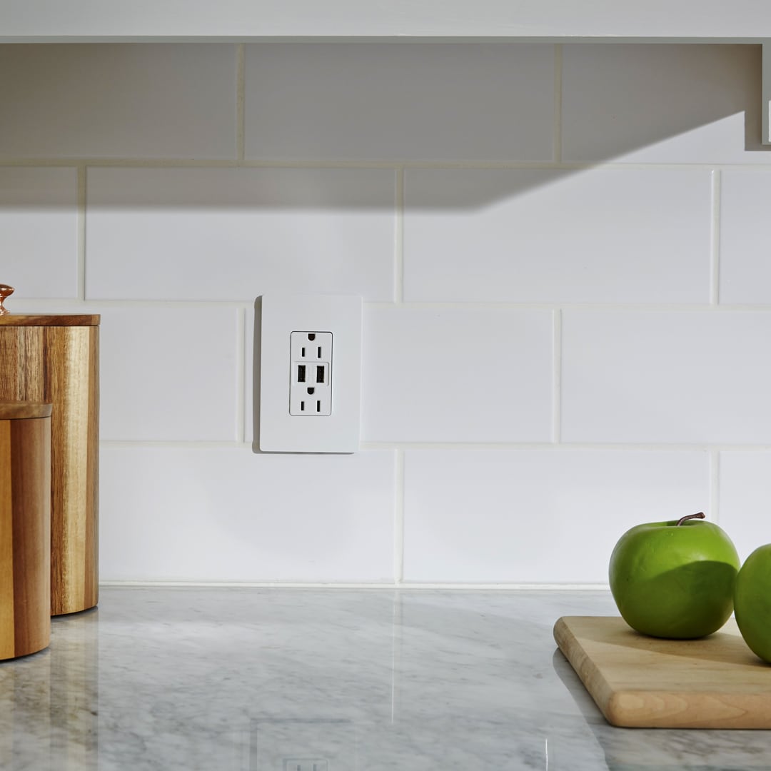 Legrand TM826USBWPWCCV4 receptacles - View #2