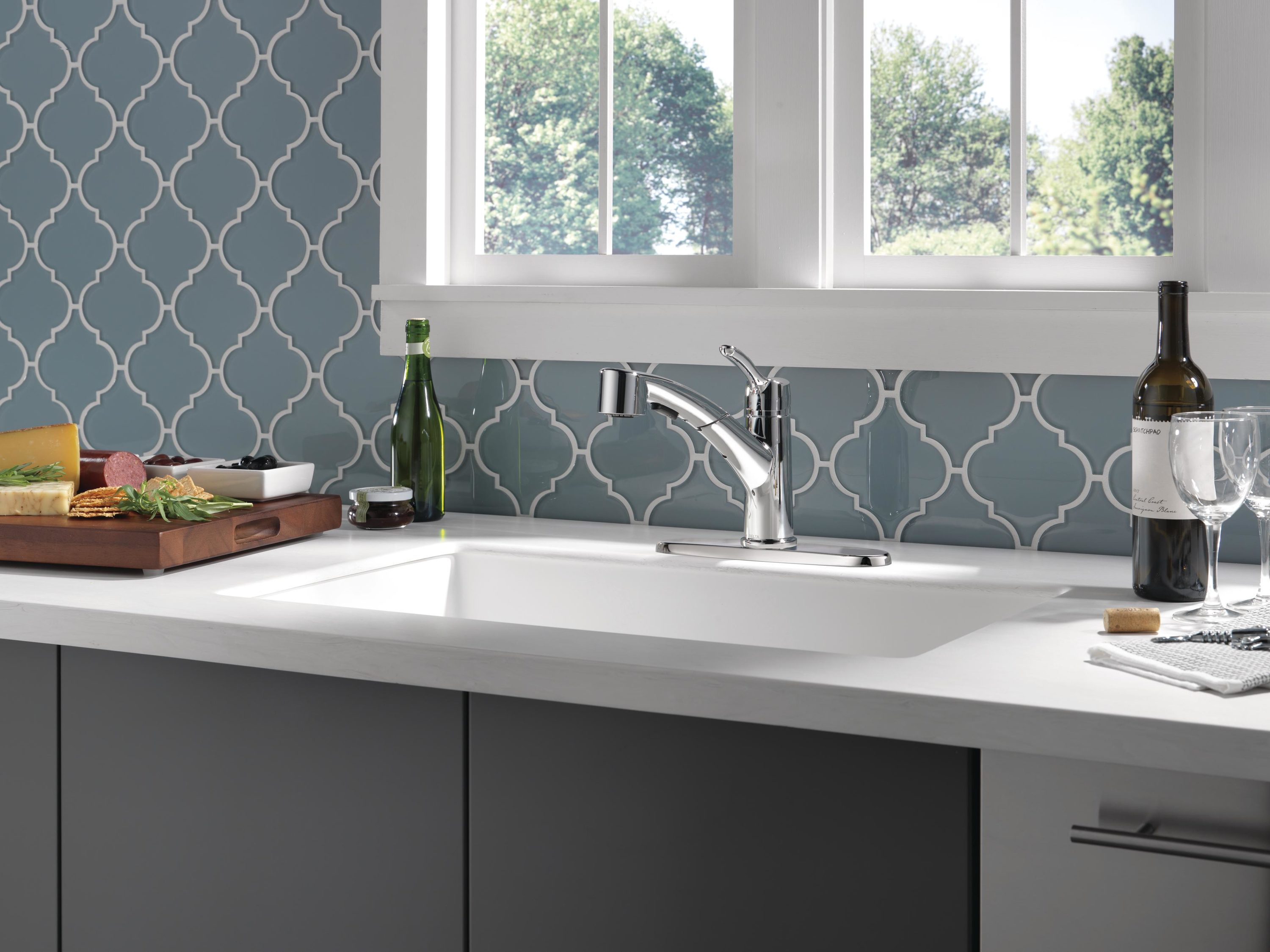 Chrome Single Handle Pull-Out Sprayer Kitchen Faucet