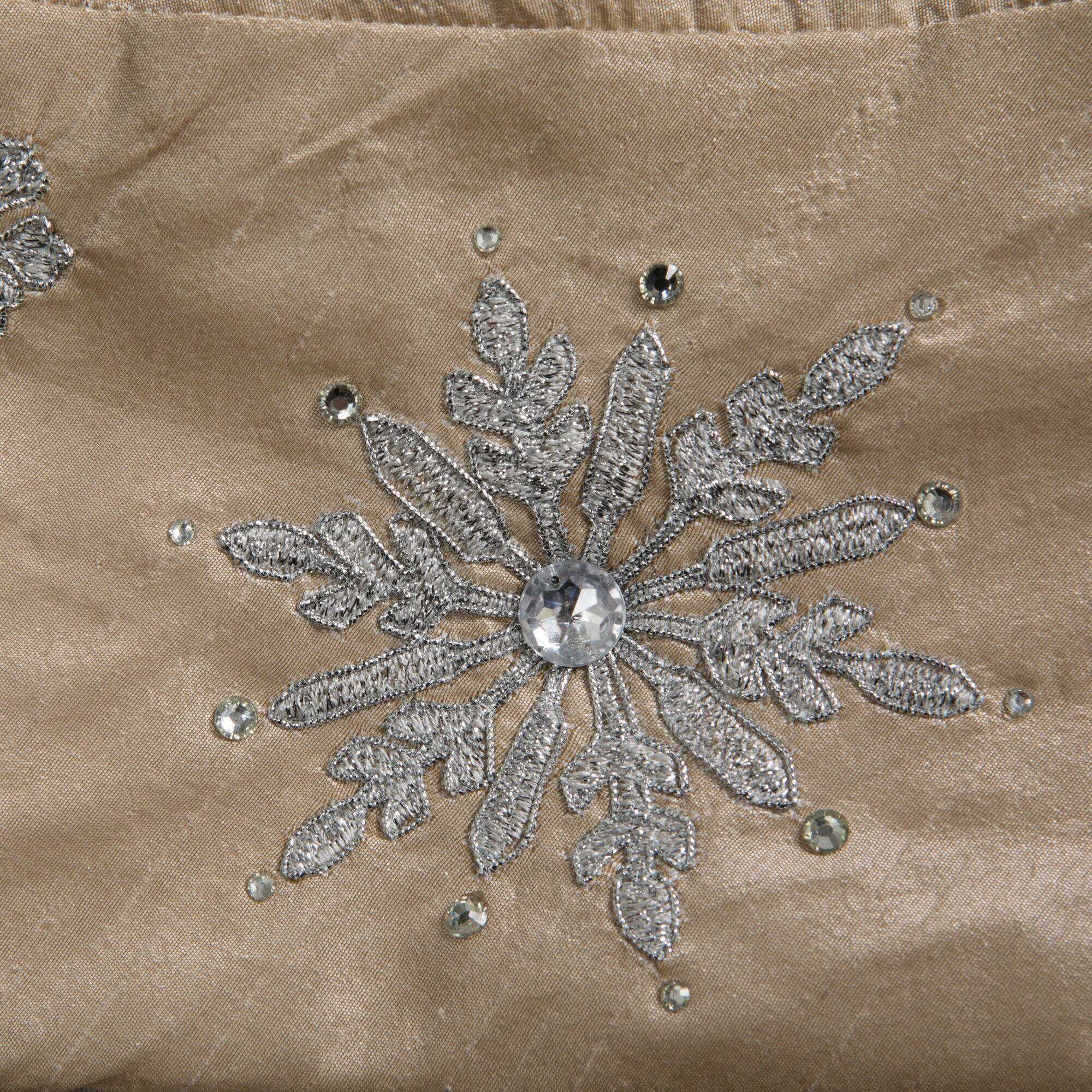 Vickerman QTX201052 Tree-Skirts - View #4