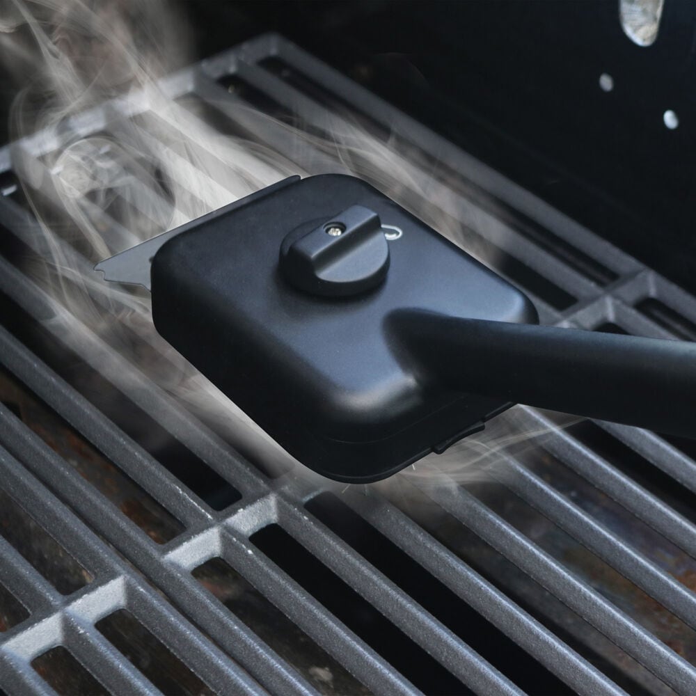 This Cuisinart Brush Cleans Grimy Grills in 'Mere Seconds'—and