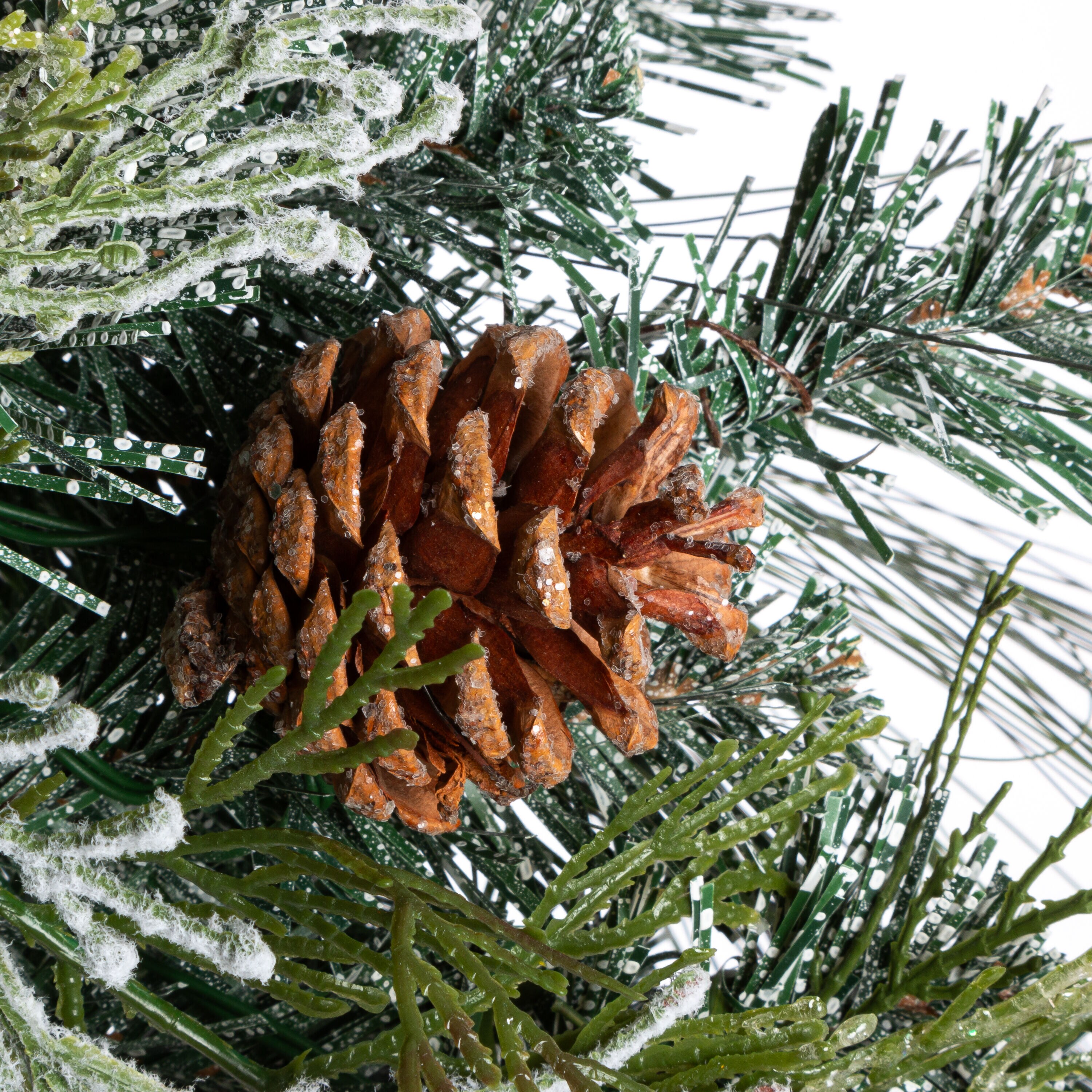 Gerson International 2563930EC Artificial-Christmas-Wreaths - View #5