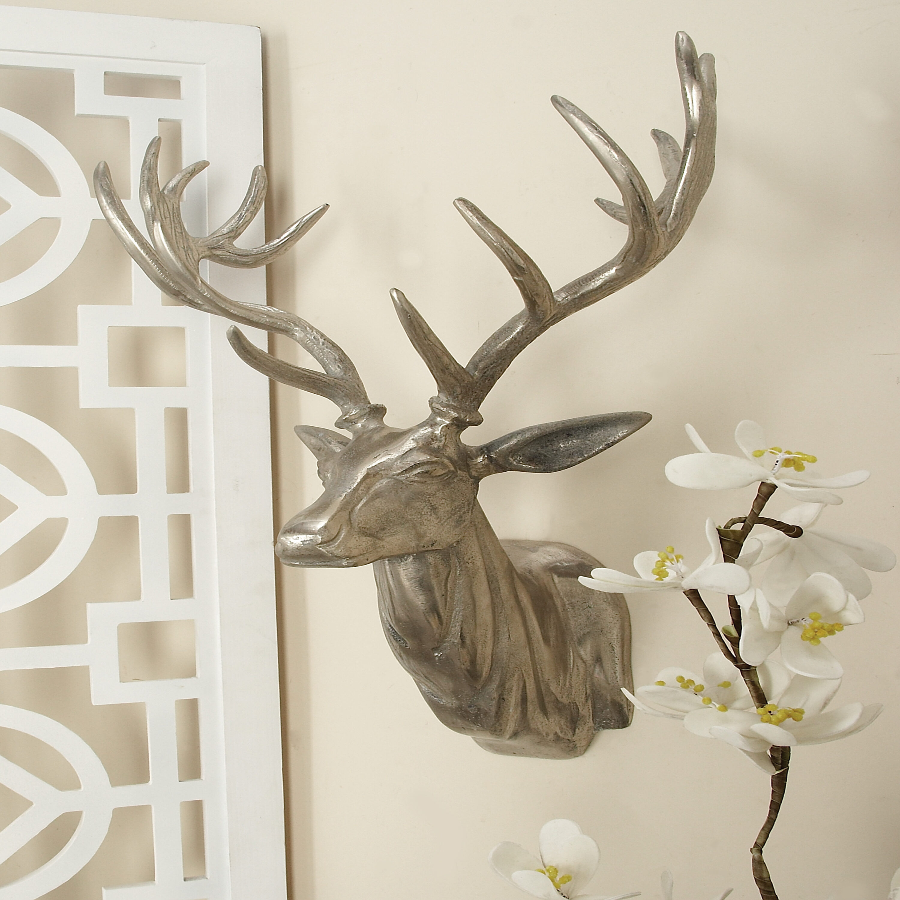 Grayson Lane 27526 17-in W x 23-in H Aluminum Deer Head Animals Wall sculpture