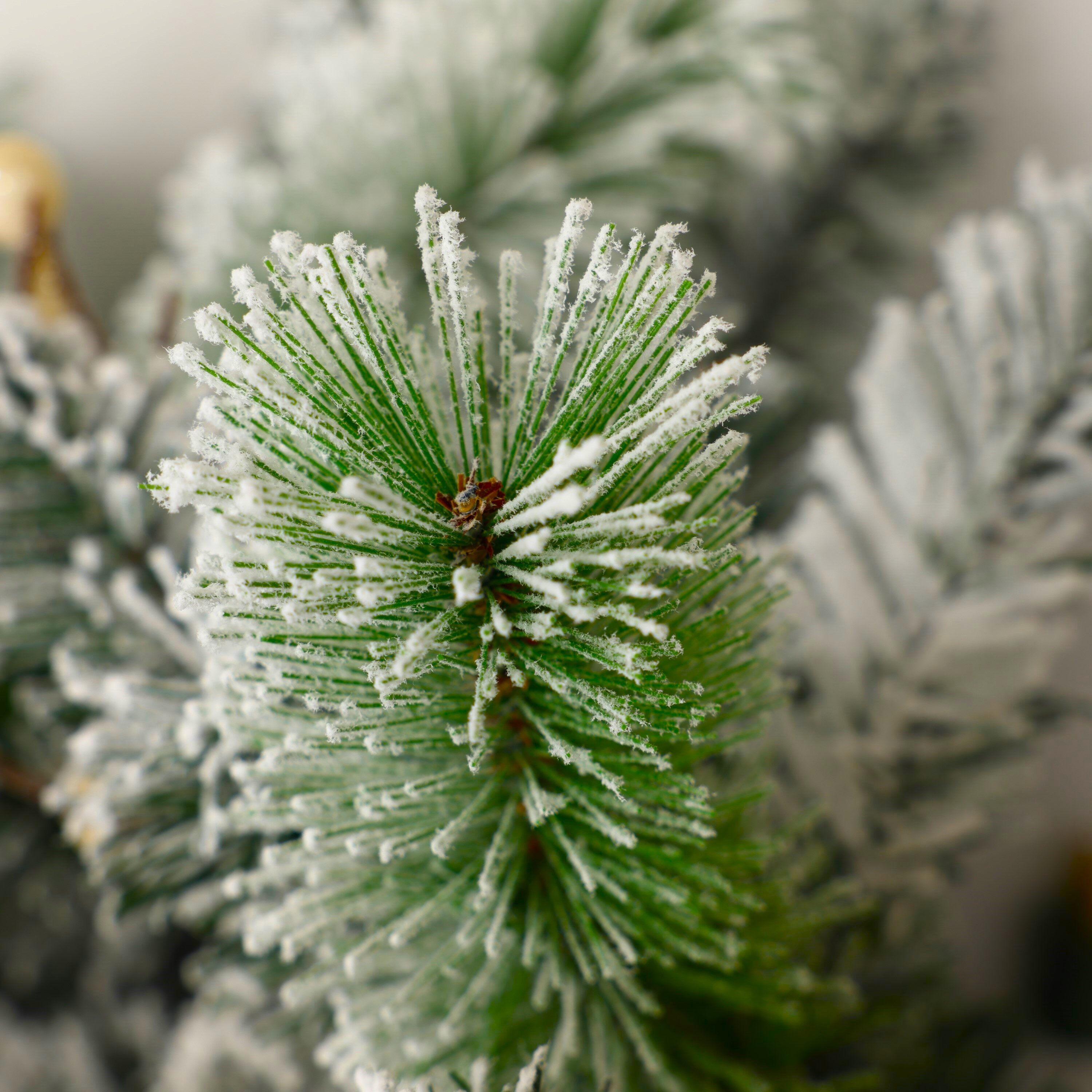 LuxenHome WHAP1785 Artificial-Christmas-Trees - View #7