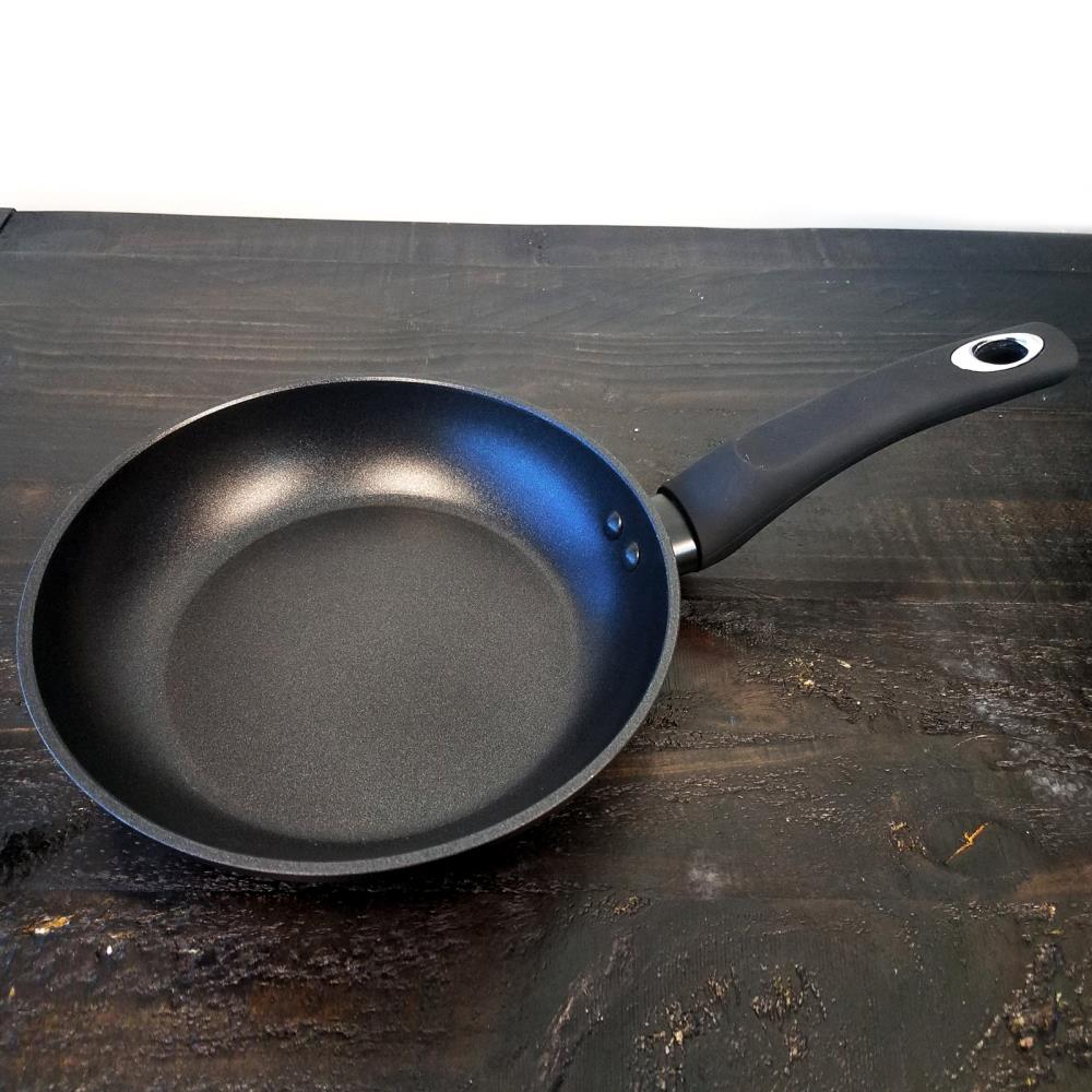 Oster Kono 8 Inch Aluminum Nonstick Frying Pan in Black with Bakelite  Handles