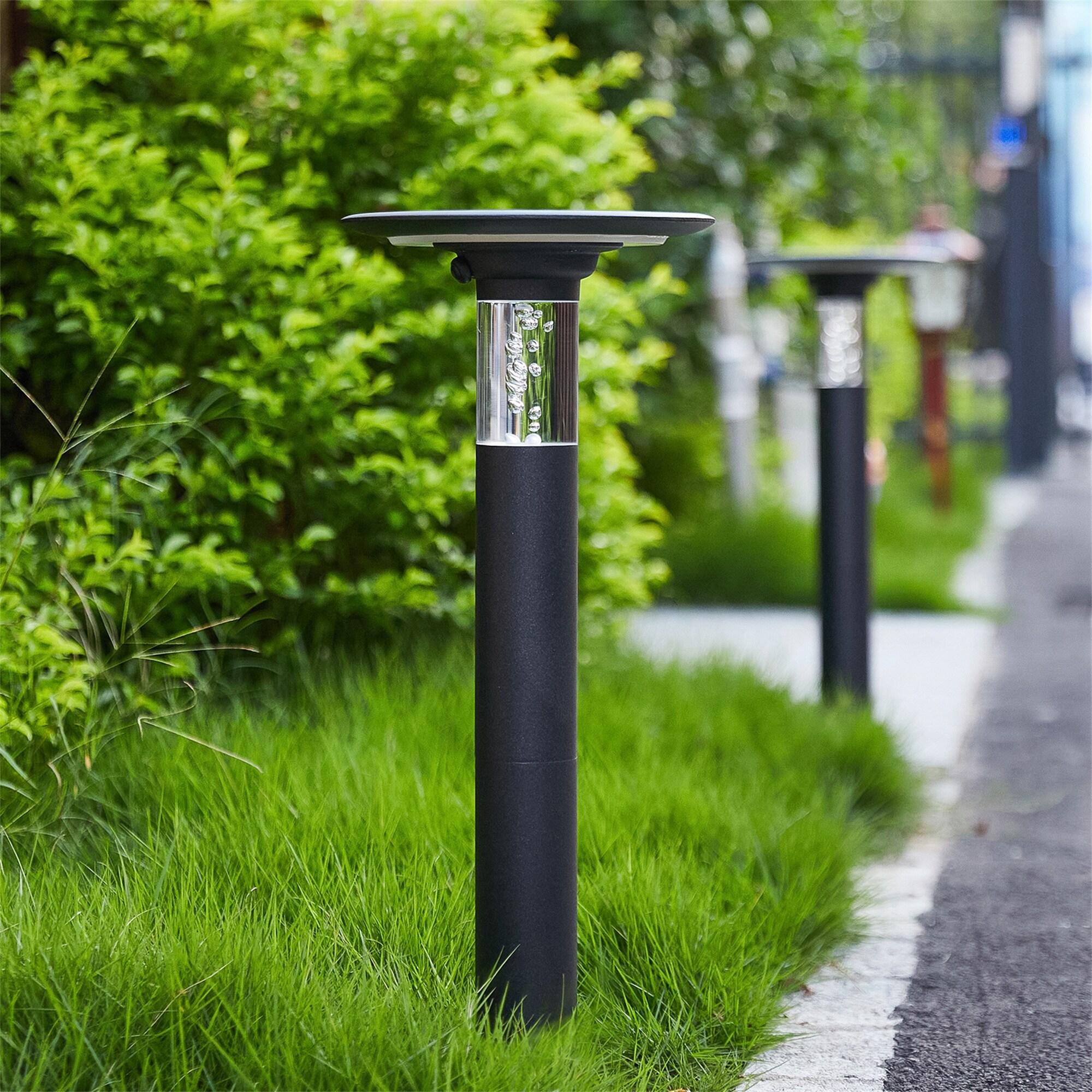 BABOOM BOM-0103858-OR Outdoor Solar Lawn Path Light 360 -Lumens 3.7 -Watt Black Solar LED Outdoor Path Light ( 6000-K )