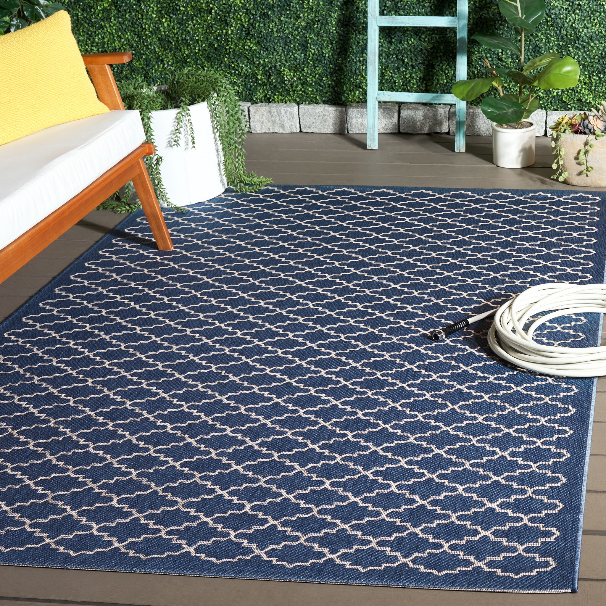 Courtyard 7 x 10 (ft) Loomed Polypropylene Blue/Beige Rectangular Indoor Geometric Mid-Century Modern Professionally Clean Only Area rug