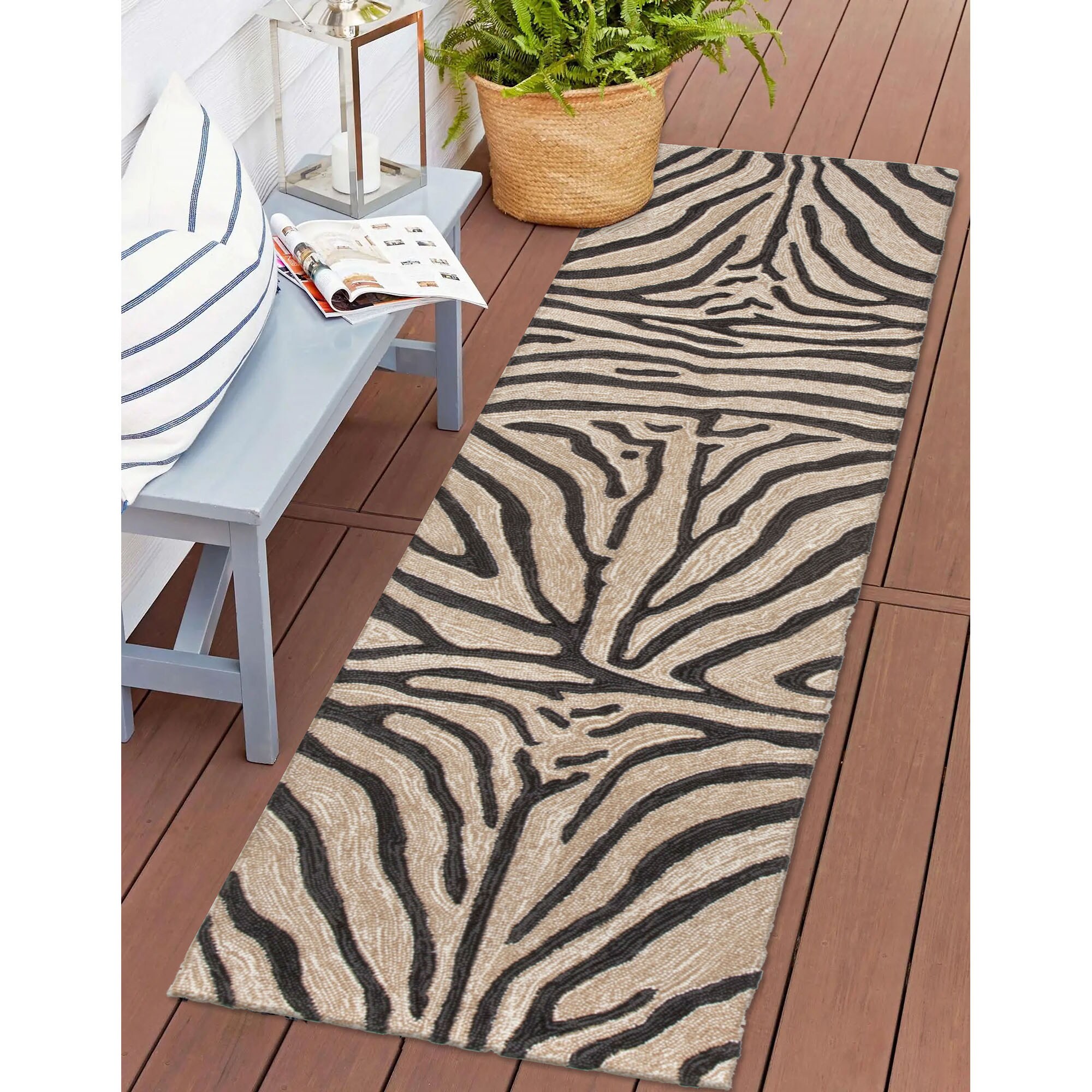 Liora Manne RVLR8203348 Ravella 2 x 8 (ft) Tufted Polypropylene Black Rectangular Indoor/Outdoor Animal print Global Runner rug