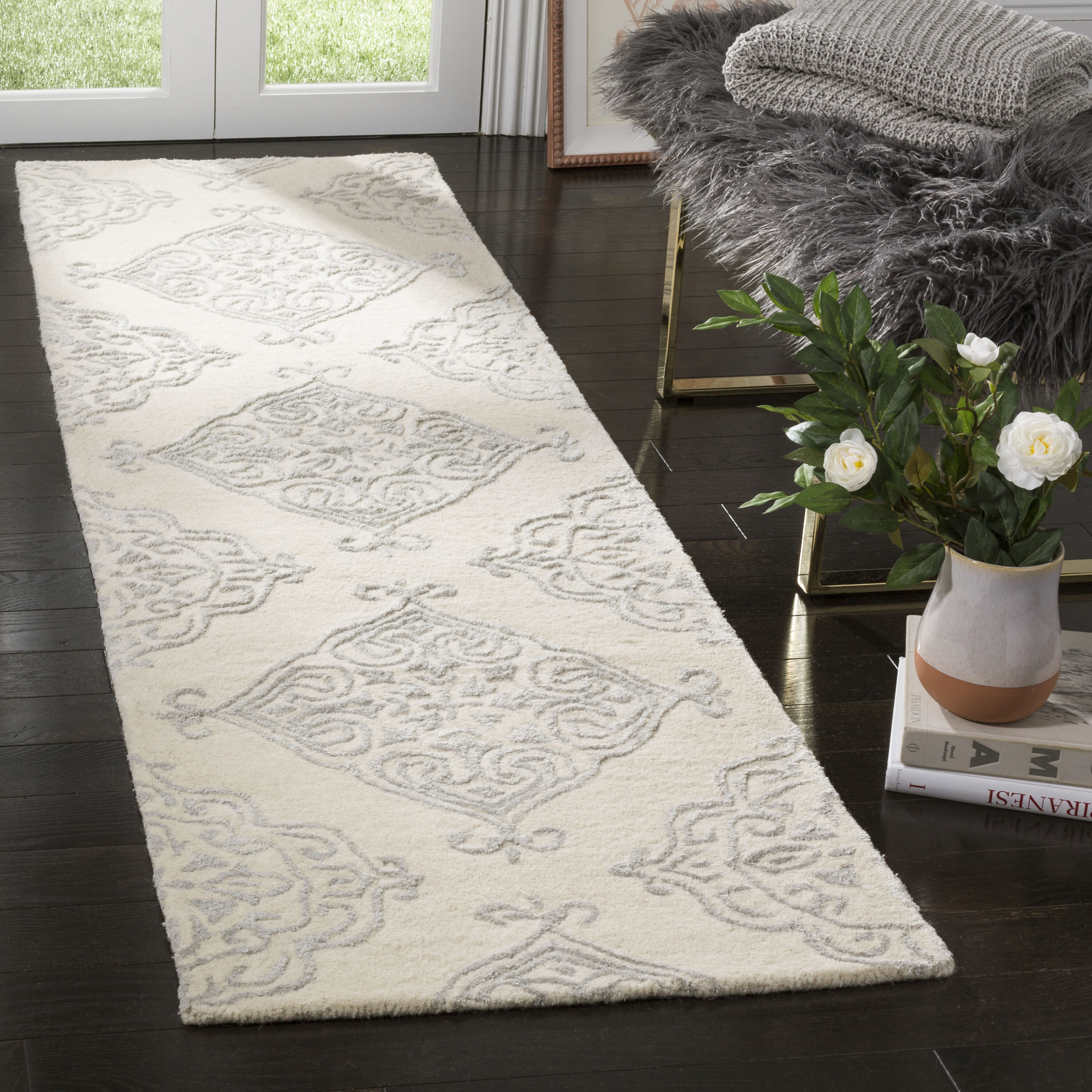 Safavieh GLM568C-28 Glamour Ada 2 x 8 (ft) Tufted Synthetic Ivory/Silver Rectangular Indoor Trellis Runner rug