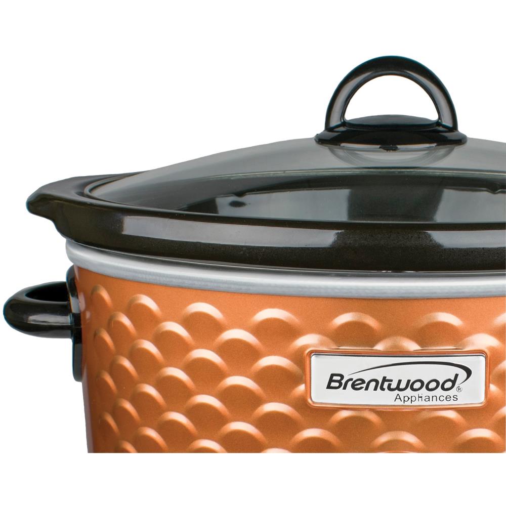 Brentwood Scallop Pattern 4.5 Quart Slow Cooker in White