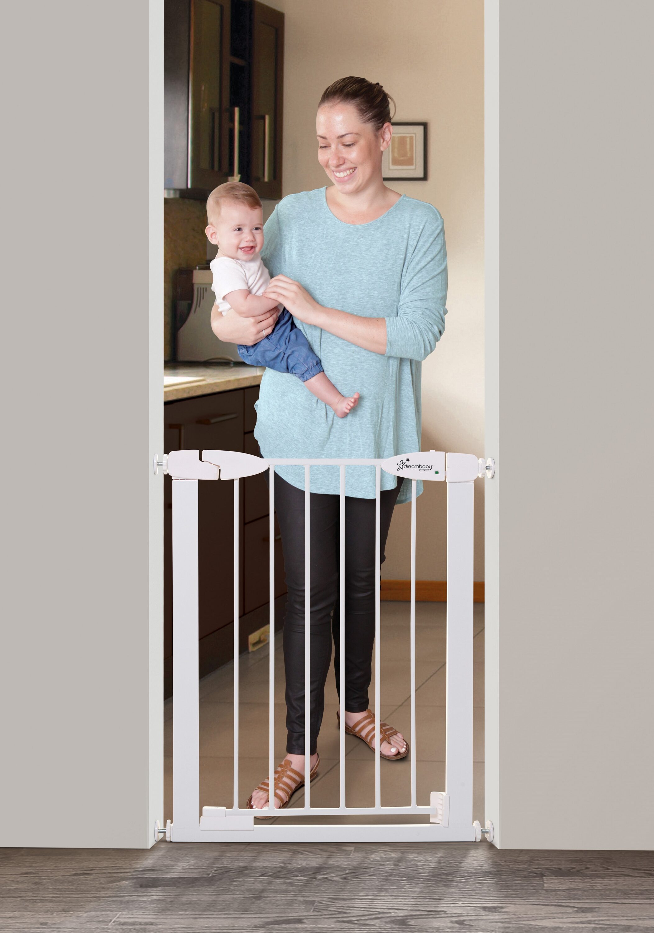 Dreambaby Boston 26-in x 29-in Hardware Mounted White Metal Safety Gate ...