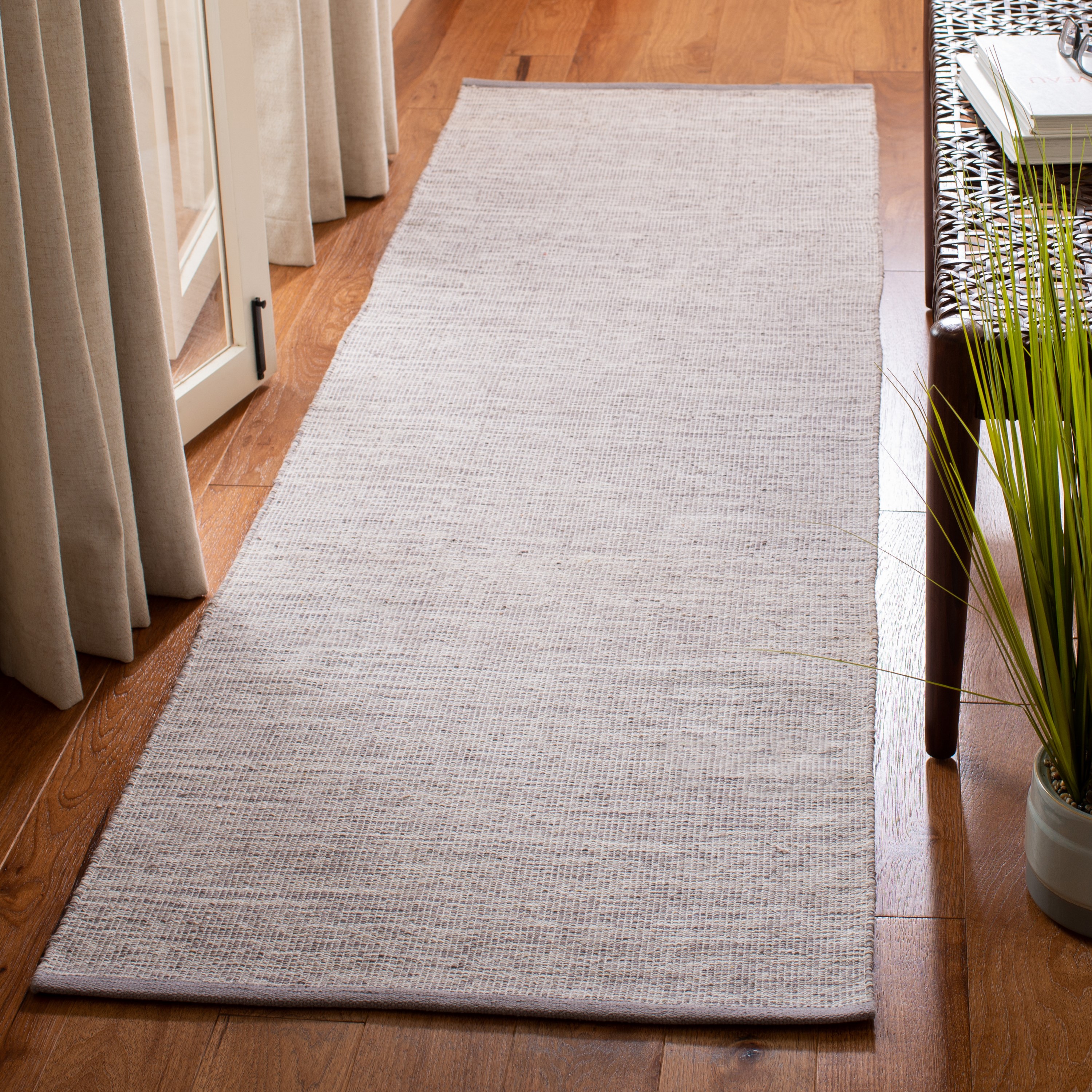 Safavieh MTK250G-28 Montauk Sigurosk 2 x 8 (ft) Cotton Silver Rectangular Indoor Solid Runner rug