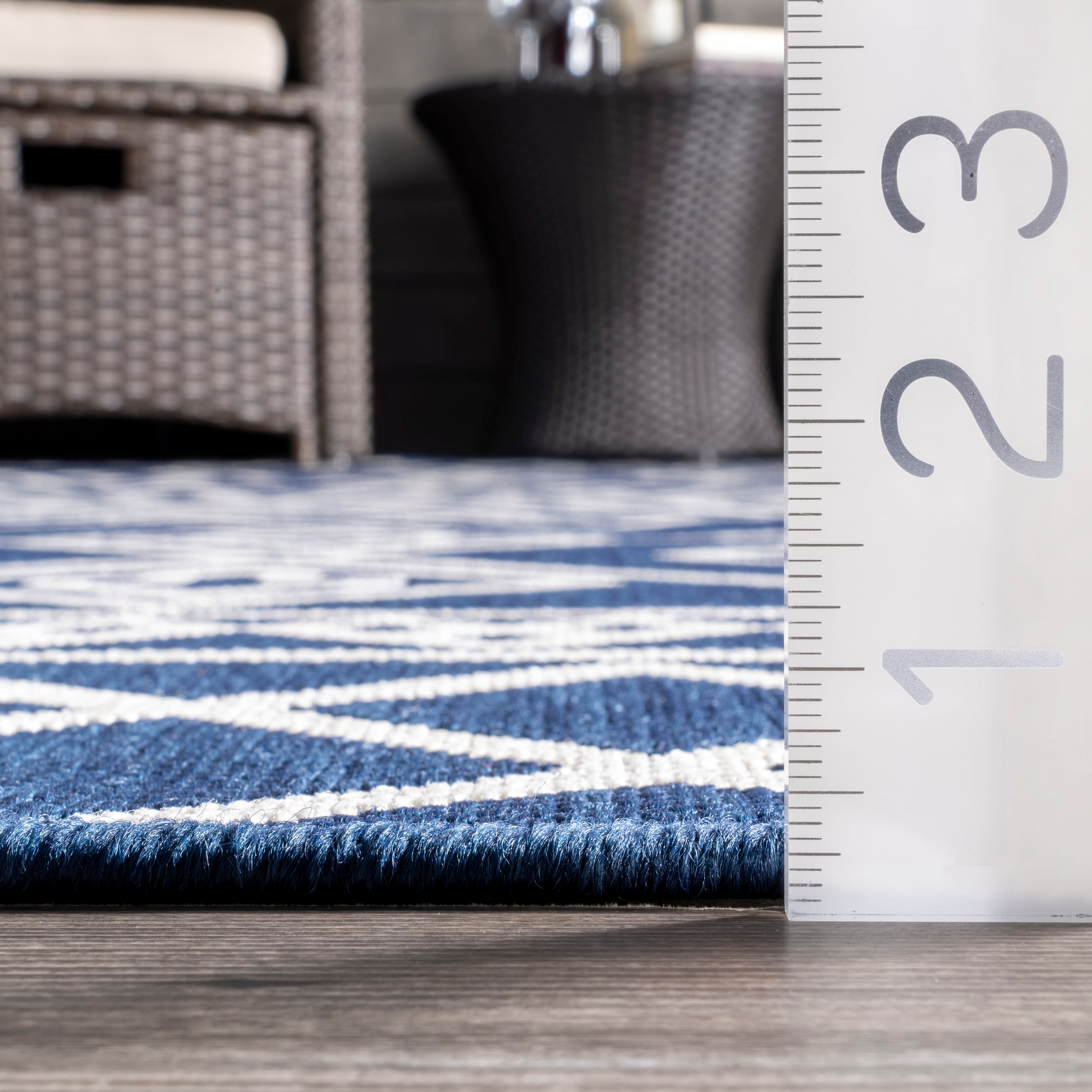 Reversible Aztec Blue Synthetic 4' x 6' Indoor/Outdoor Area Rug