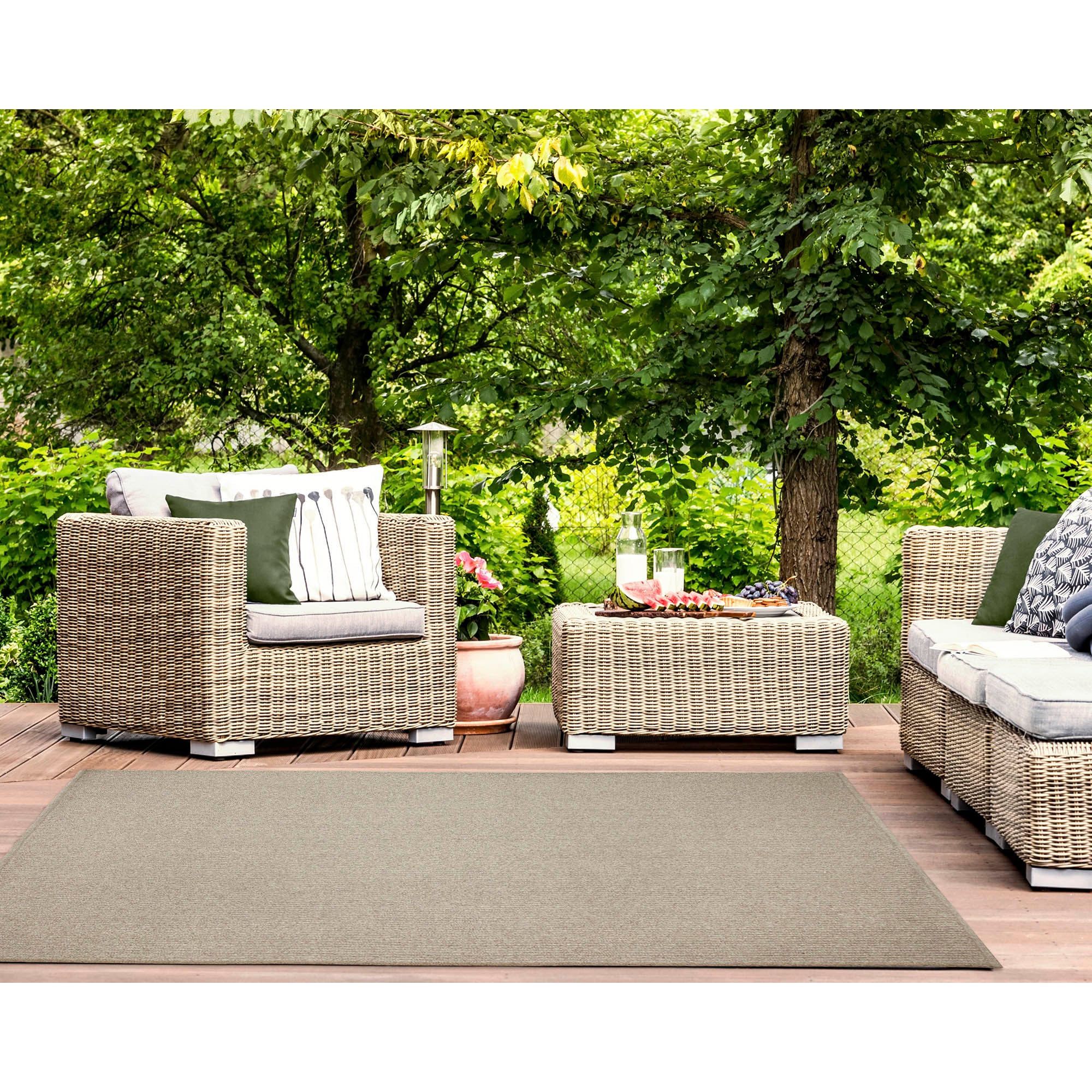 Liora Manne CAI71678147 Calais 8 x 10 (ft) Braided Polypropylene Grey Rectangular Indoor/Outdoor Solid Area rug