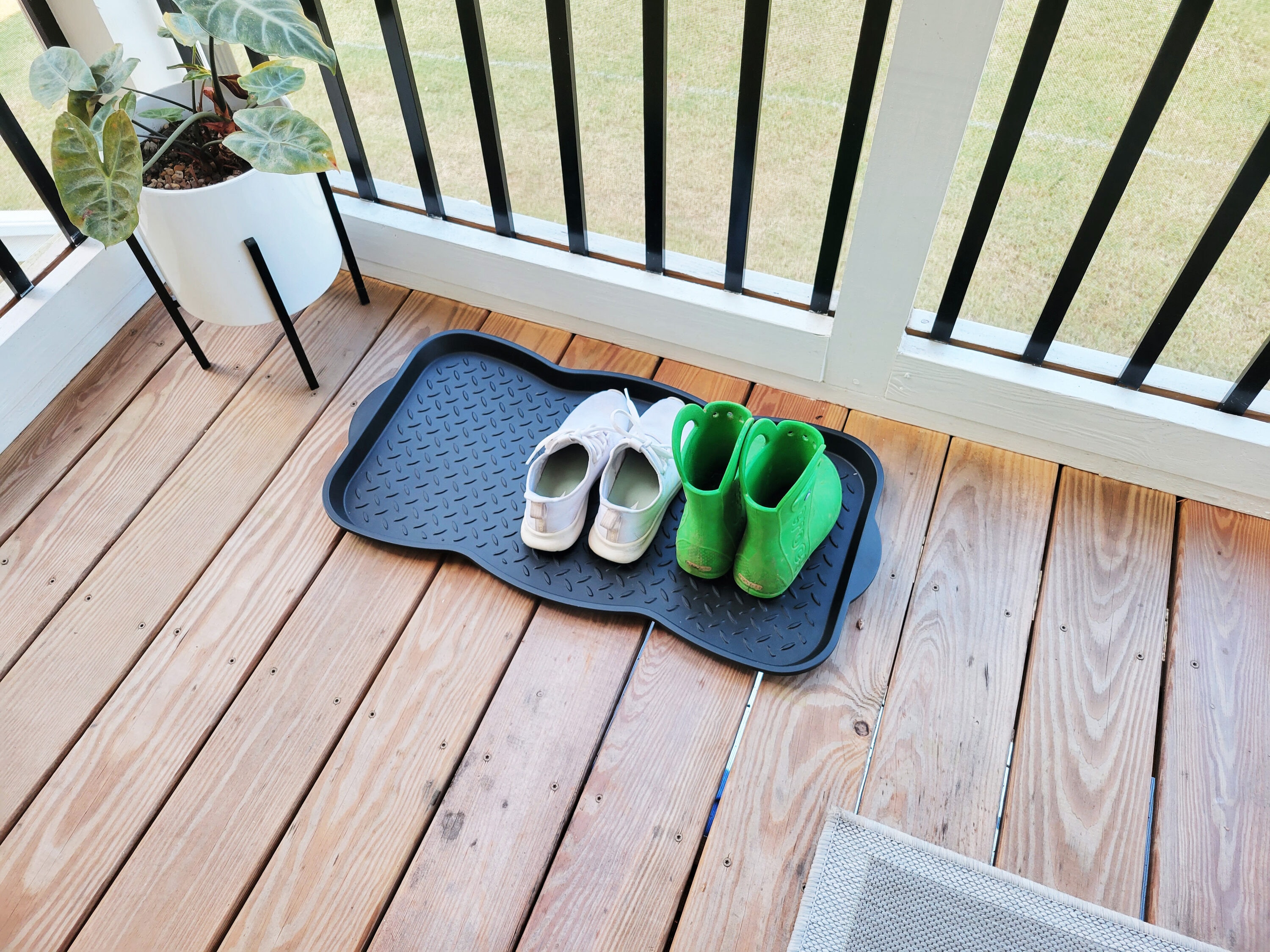All Weather Boot Tray - Small Water-resistant Plastic Utility Shoe Mat For  Indoor And Outdoor Use In All Seasons By Stalwart (set Of Two, Dark Grey) :  Target