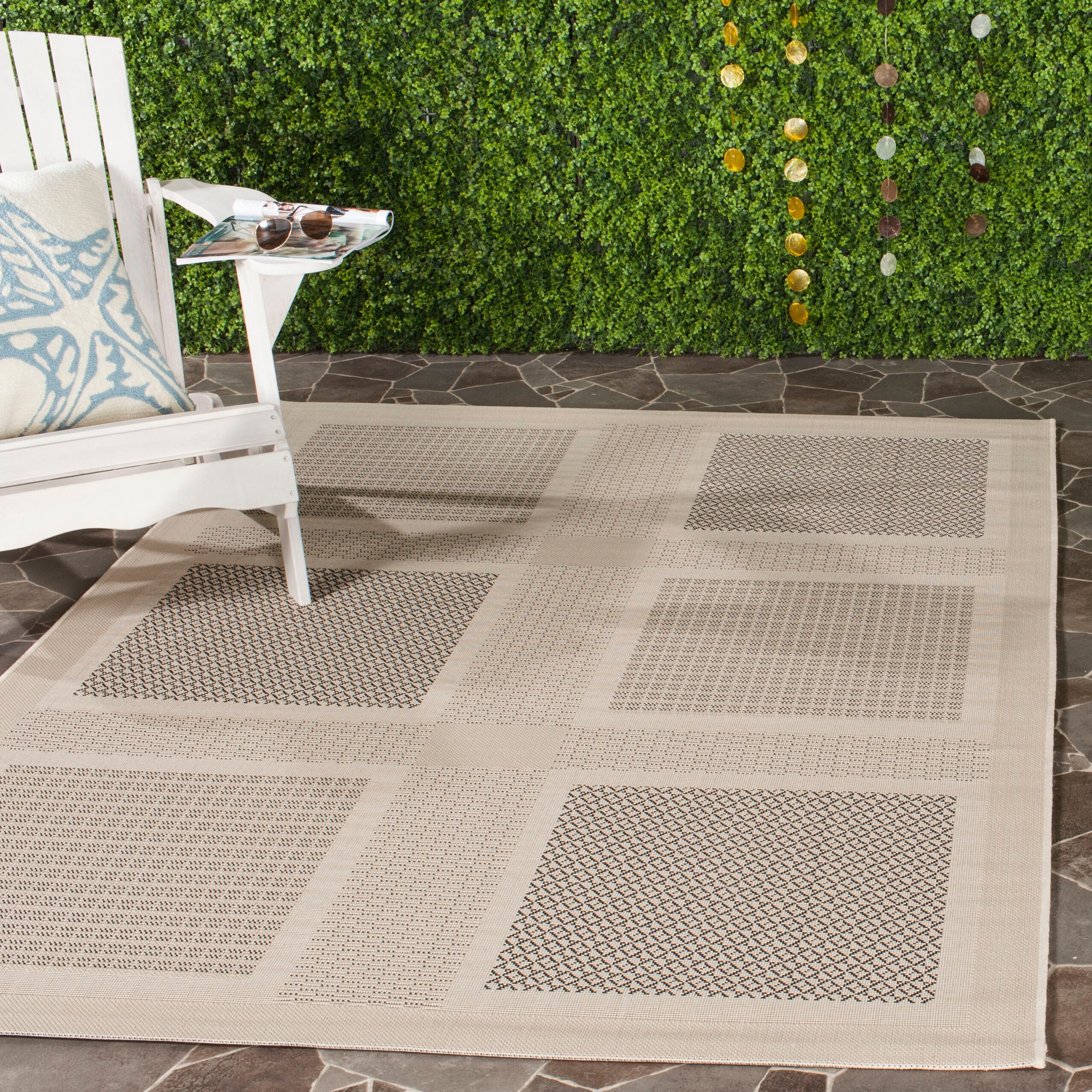 Safavieh CY1928-3901-3 Courtyard Checkmate 3 x 5 (ft) Loomed Polypropylene Sand/Black Rectangular Indoor/Outdoor Geometric Coastal Throw rug